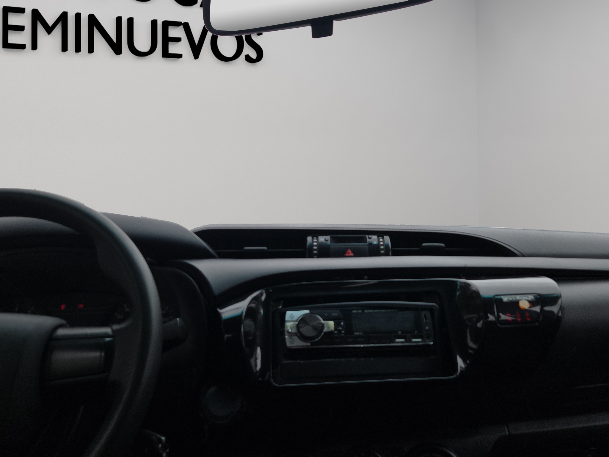 Toyota Comerciales Hilux Pick-Up 4 pts. Base, Doble Cab., TM5, a/ac., VE del. 2019