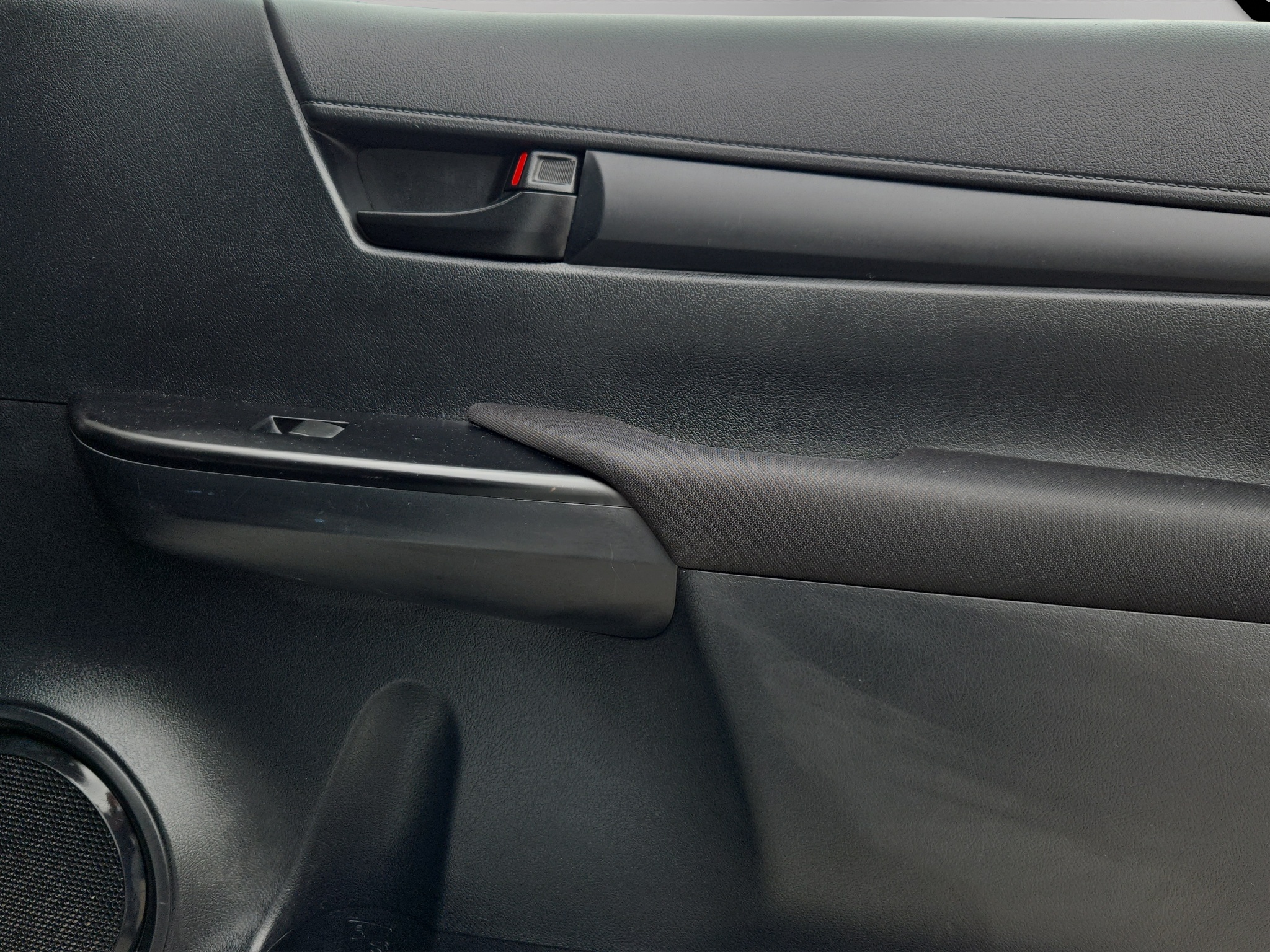 Toyota Comerciales Hilux Pick-Up 4 pts. Base, Doble Cab., TM5, a/ac., VE del. 2019