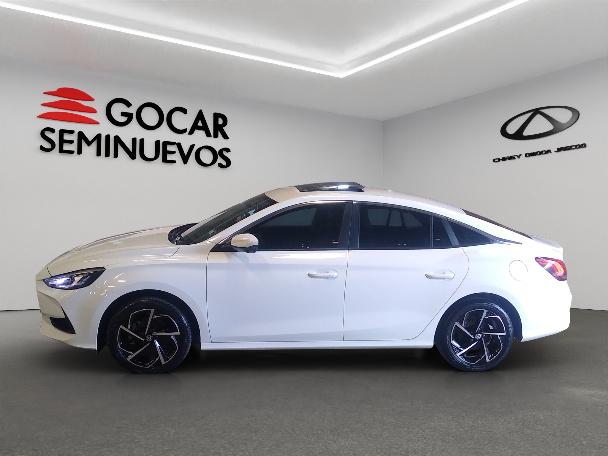 MG GT 4 pts. Alpha, 1.5T, TA, piel, QC, cambios al volante, RA-17 2023