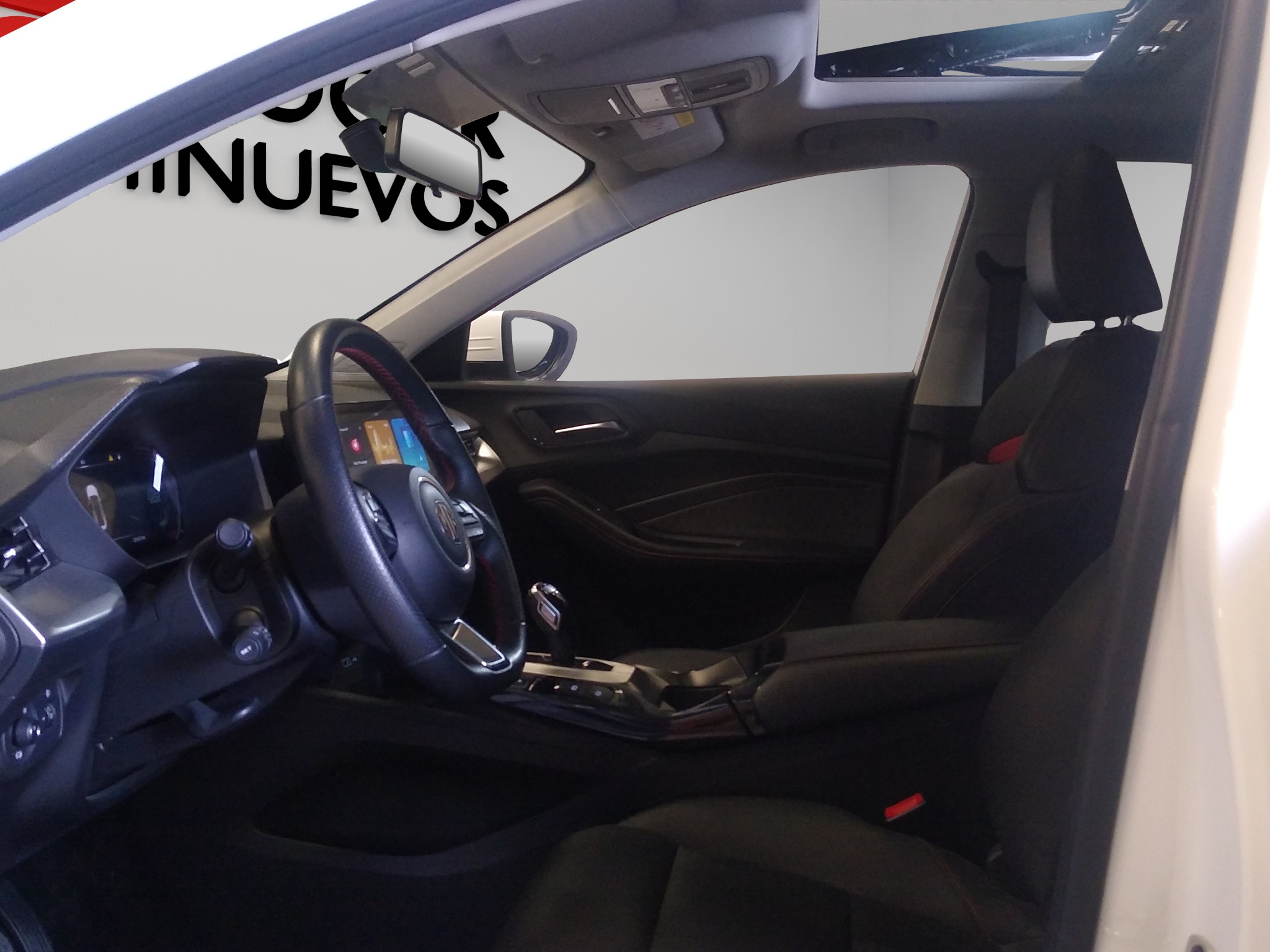 MG GT 4 pts. Alpha, 1.5T, TA, piel, QC, cambios al volante, RA-17 2023