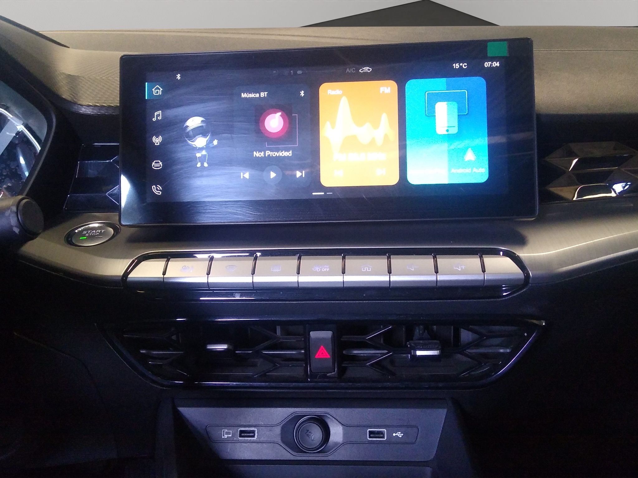 MG GT 4 pts. Alpha, 1.5T, TA, piel, QC, cambios al volante, RA-17 2023