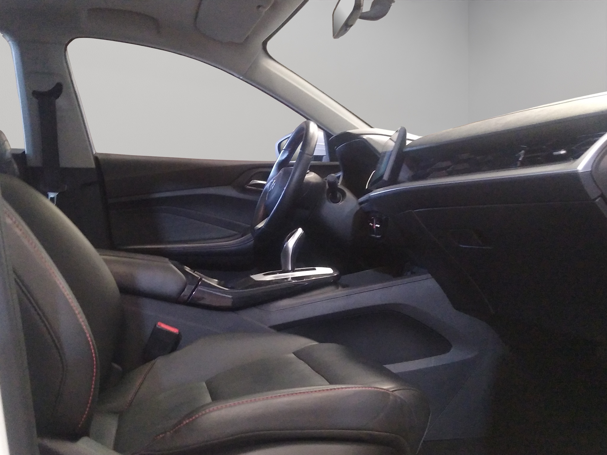 MG GT 4 pts. Alpha, 1.5T, TA, piel, QC, cambios al volante, RA-17 2023