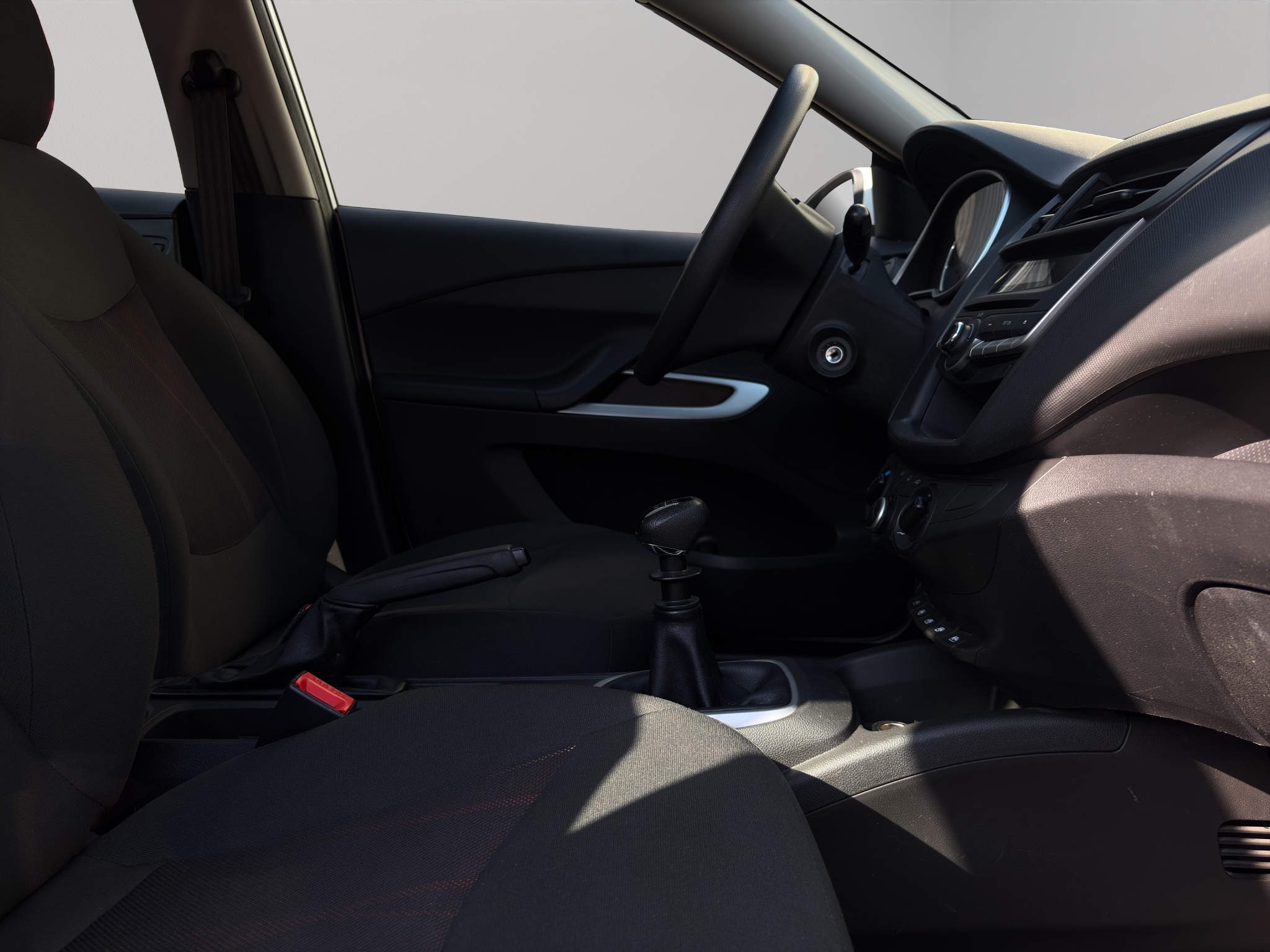 Chevrolet Aveo 4 pts. LS, TM5, a/ac., R-14 2020