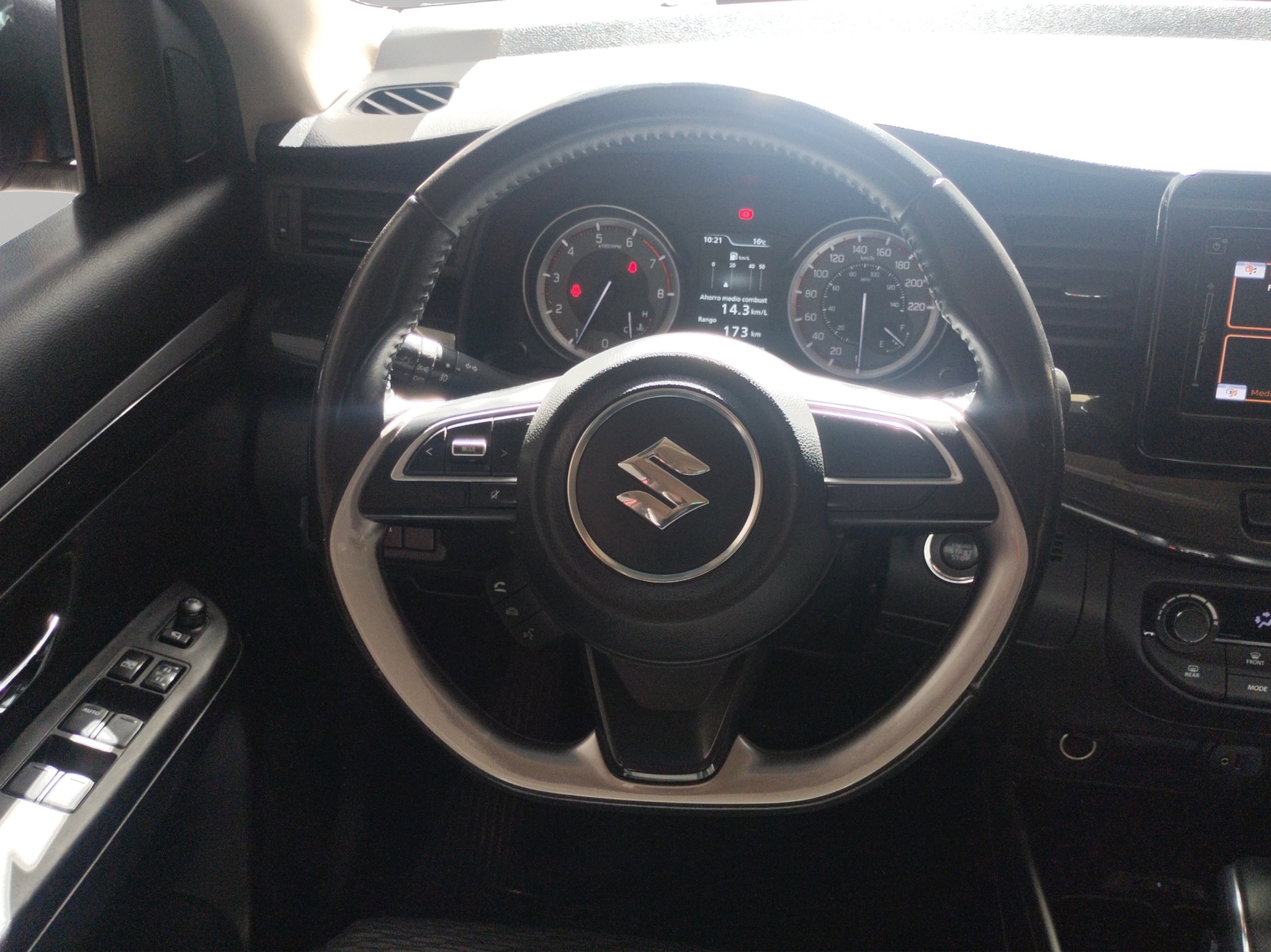 Suzuki Ertiga Minivan 5 pts. XL7, 1.5l, TA, a/ac. Aut., f. led, RA-16 2023