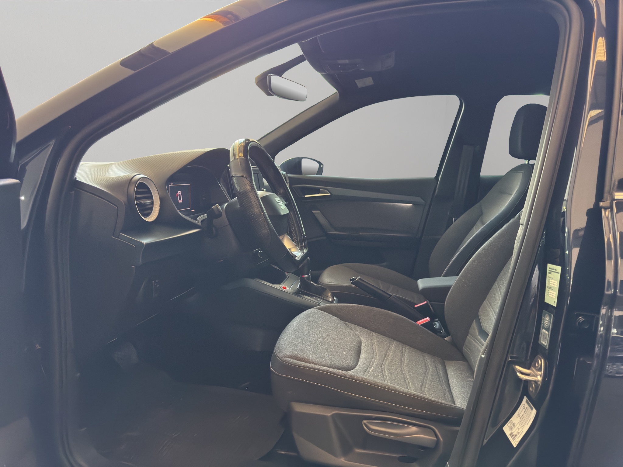 Seat Arona VUD 5 pts. Xperience, 1.6l, climatronic, f. led, cámara reversa, RA-17 2023