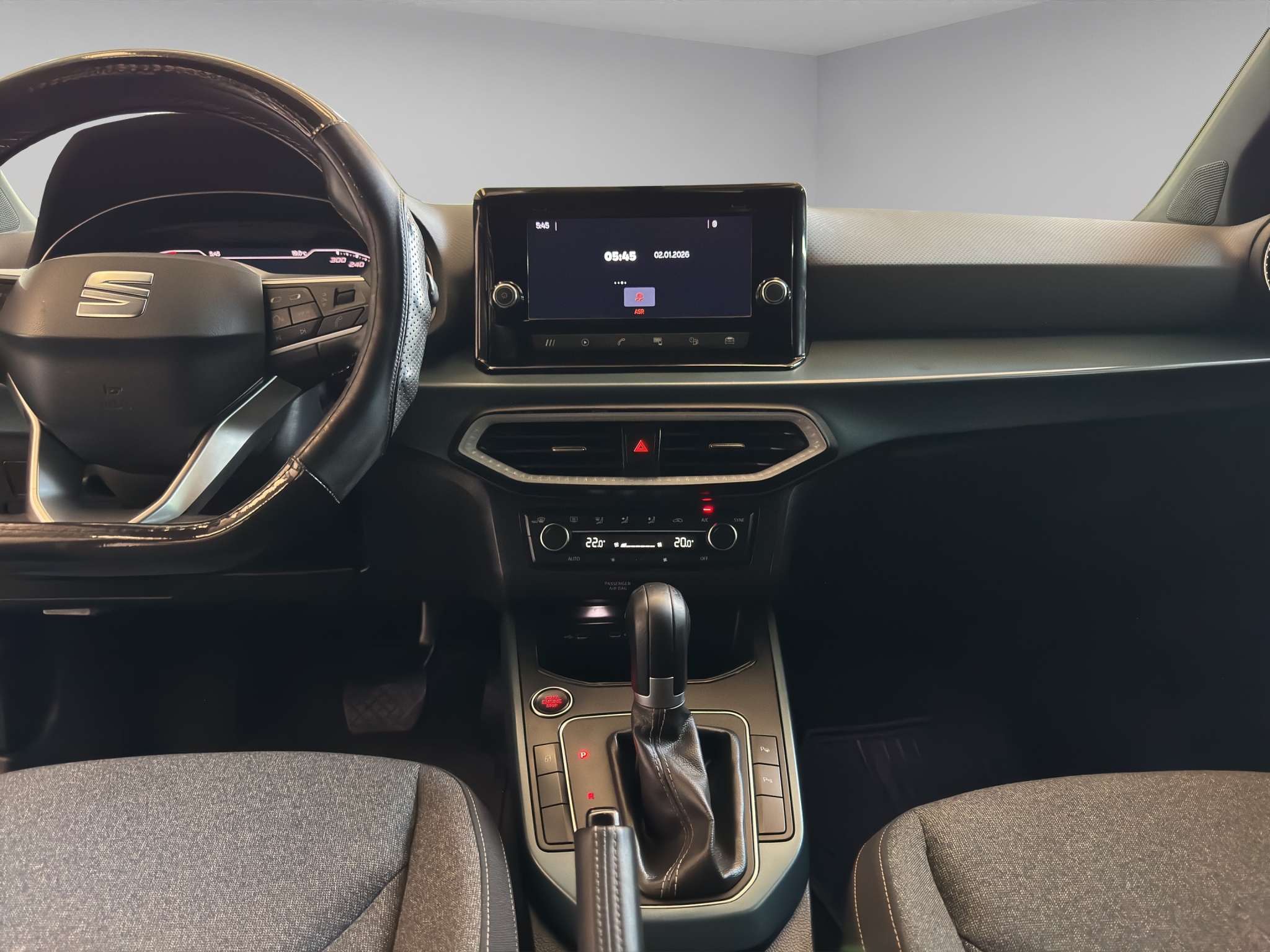 Seat Arona VUD 5 pts. Xperience, 1.6l, climatronic, f. led, cámara reversa, RA-17 2023