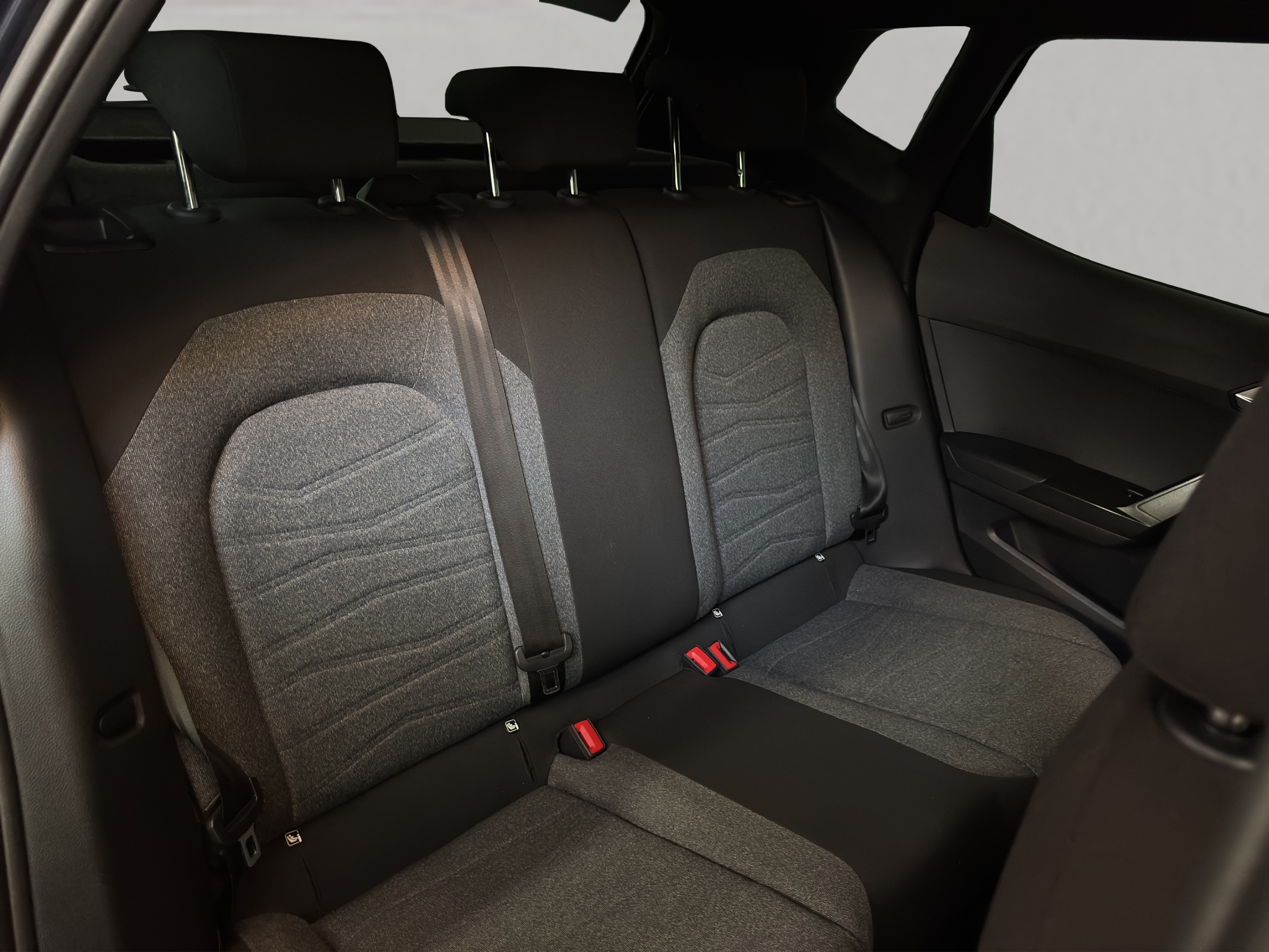 Seat Arona VUD 5 pts. Xperience, 1.6l, climatronic, f. led, cámara reversa, RA-17 2023