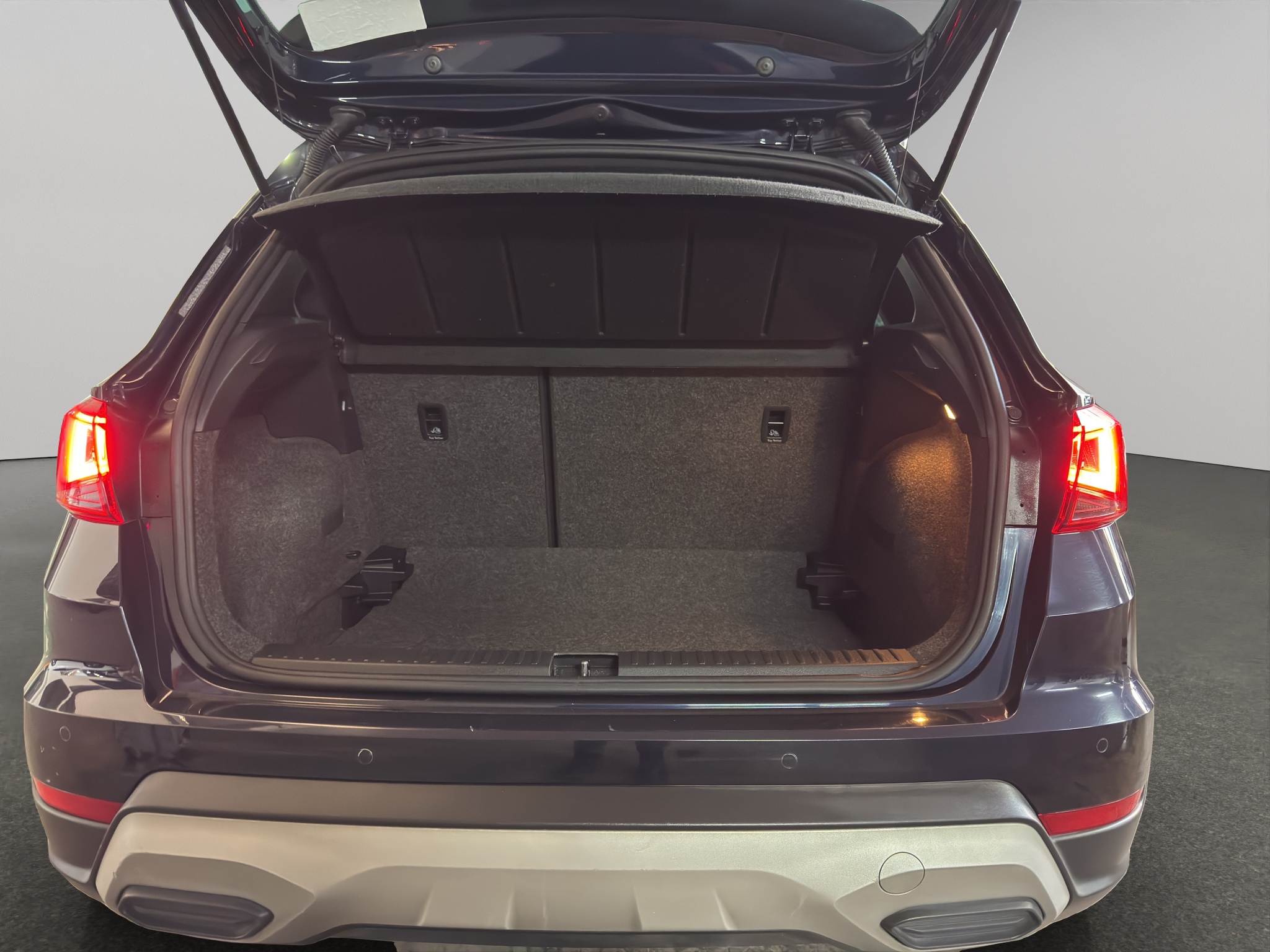 Seat Arona VUD 5 pts. Xperience, 1.6l, climatronic, f. led, cámara reversa, RA-17 2023