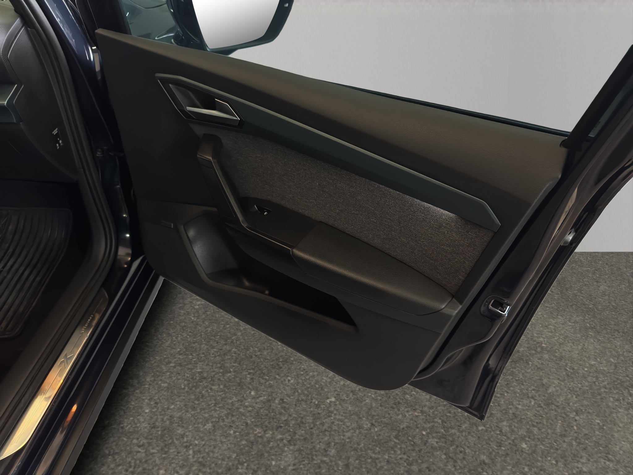 Seat Arona VUD 5 pts. Xperience, 1.6l, climatronic, f. led, cámara reversa, RA-17 2023