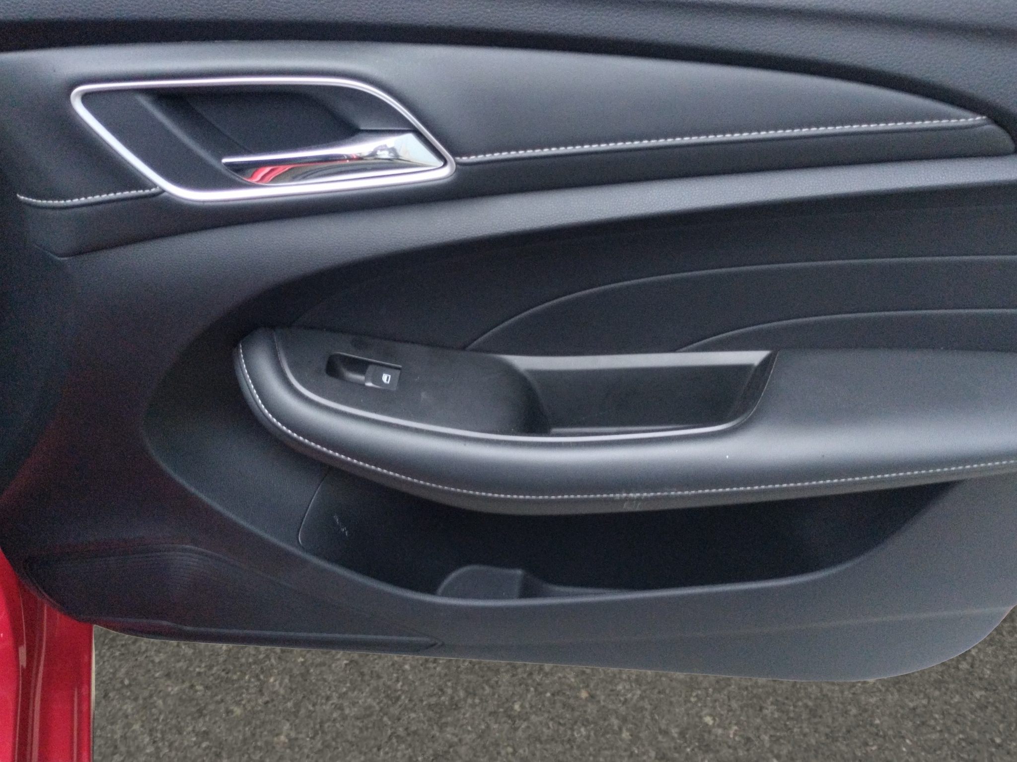 MG MG5 4 pts. Excite, 1.5l, TM5, VE, piel, RA-16 (línea anterior) 2024