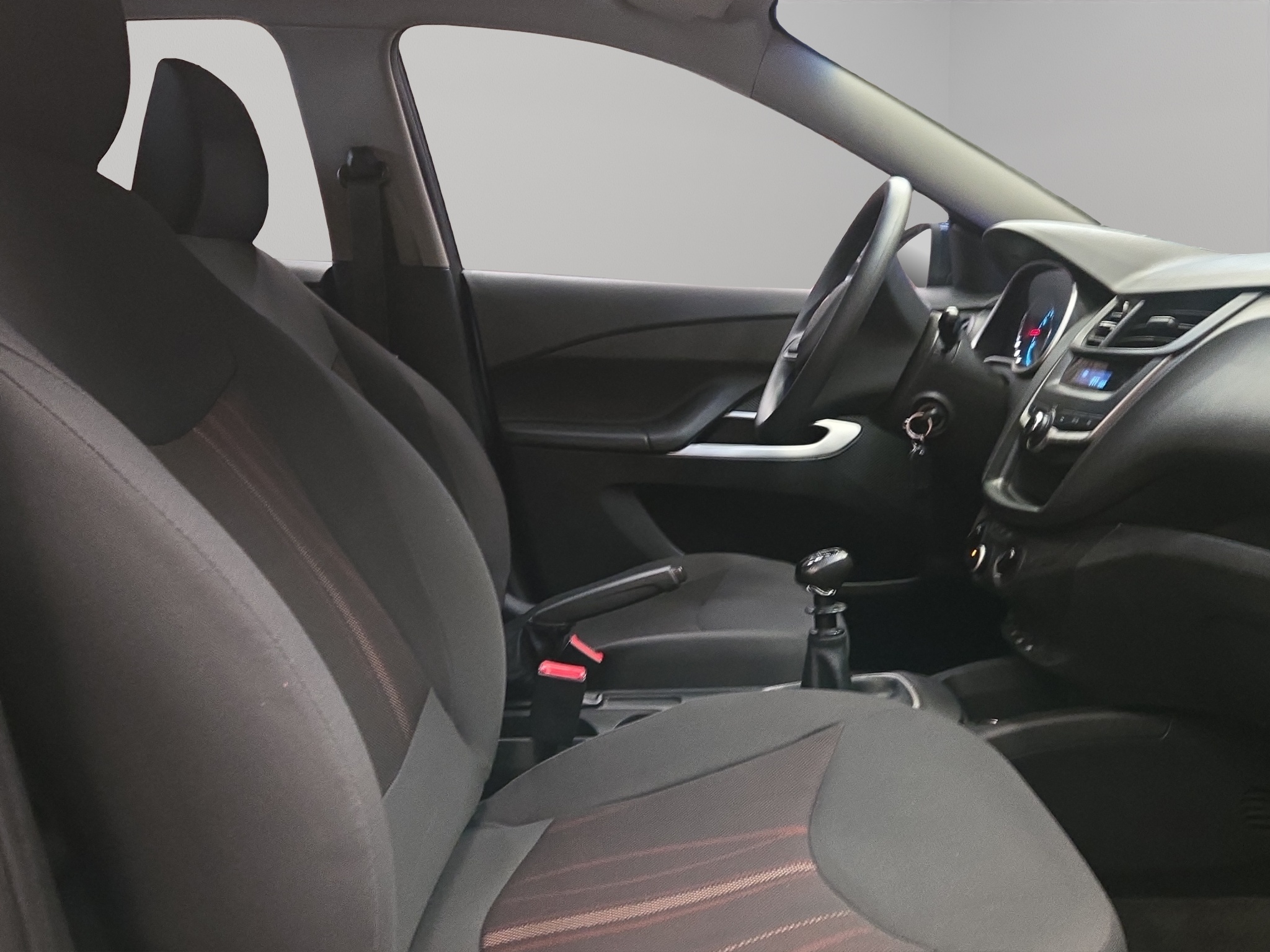 Chevrolet Aveo 4 pts. LS, TM5, a/ac., R-14 (línea anterior) 2023