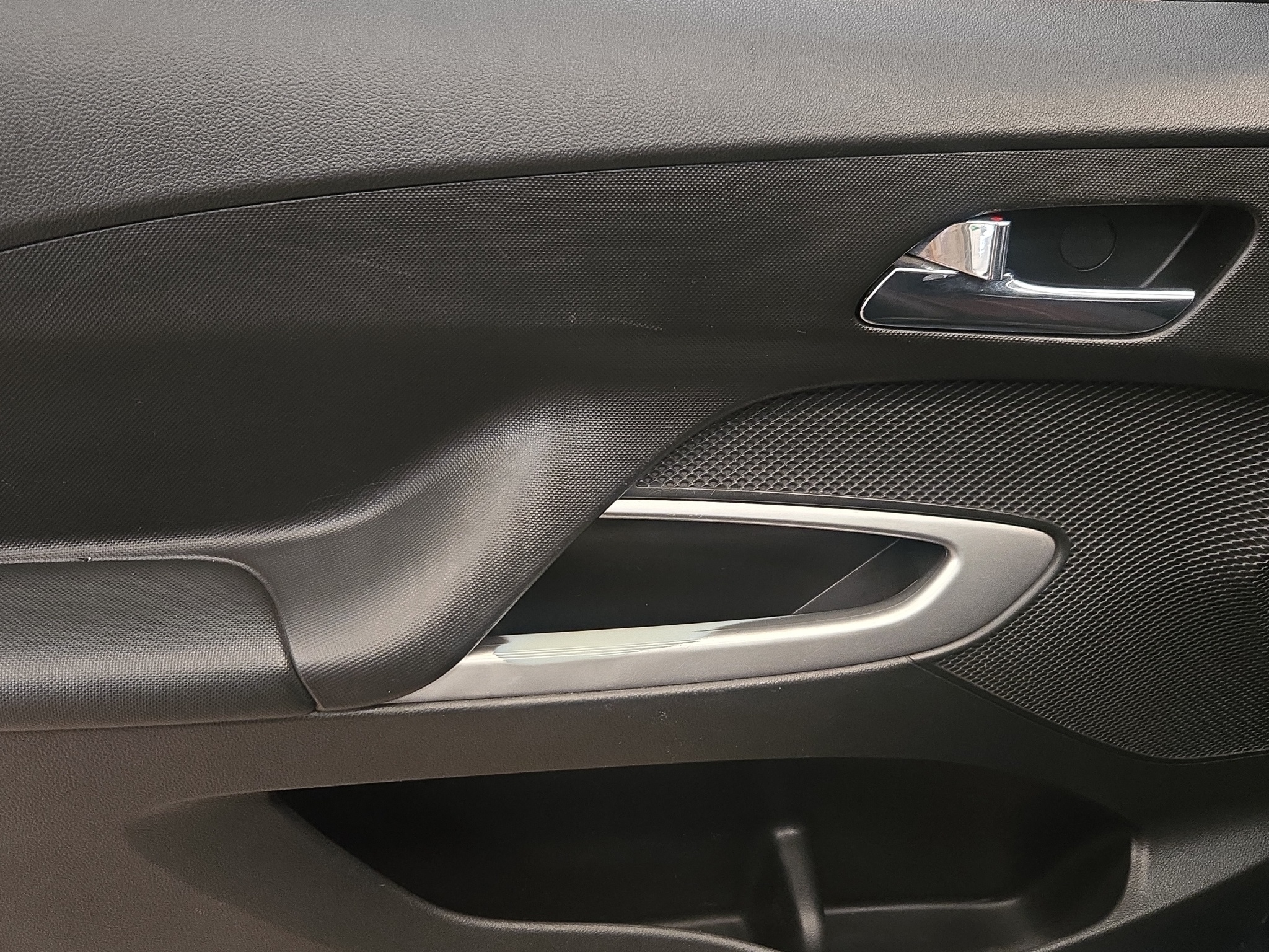 Chevrolet Aveo 4 pts. LS, TM5, a/ac., R-14 (línea anterior) 2023