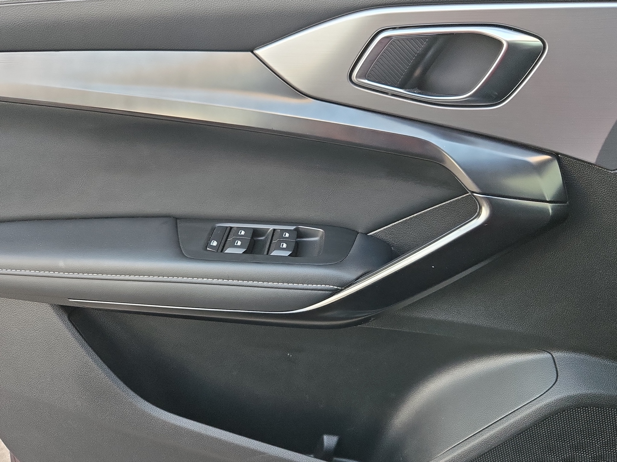 MG One VUD 5 pts. Style, 1.5T, TA, piel, RA-18 2024