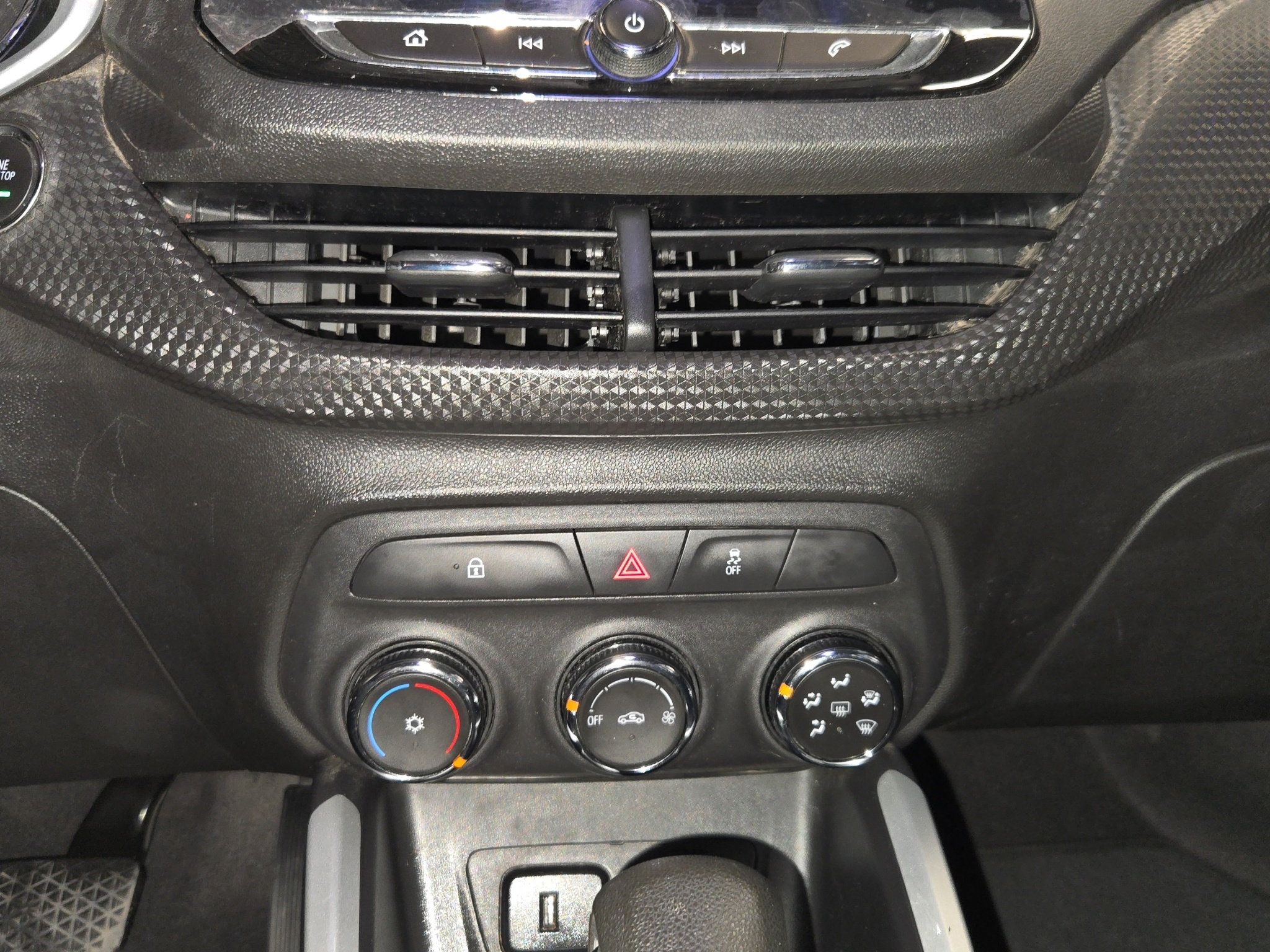 Chevrolet Onix 4 pts. LT, 1.3l, TM5, a/ac. Aut., VE, BA, RA-15 2023