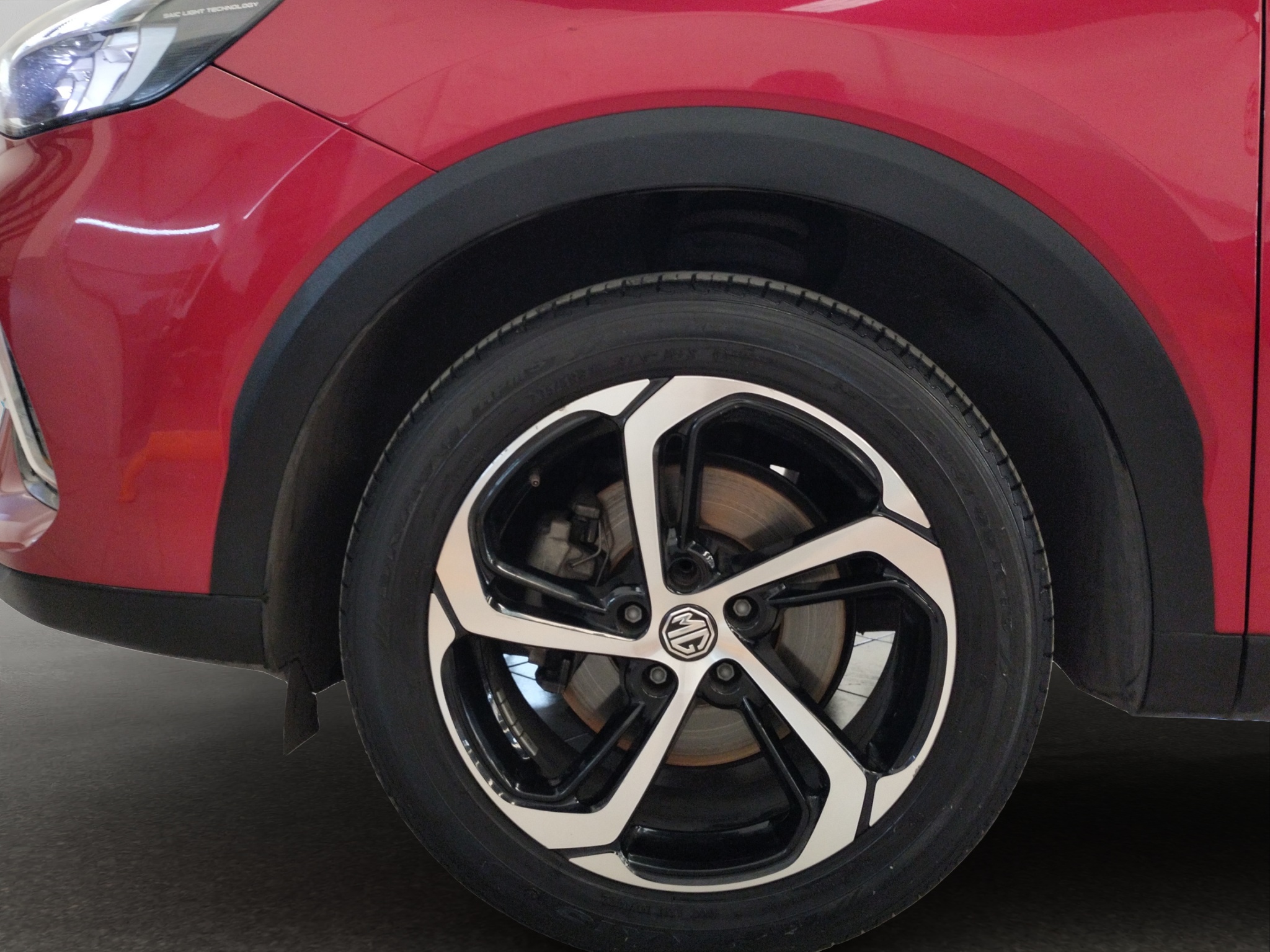 MG HS VUD 5 pts. Excite, 1.5T, TA, piel, TP, RA-18 (línea nueva) 2024