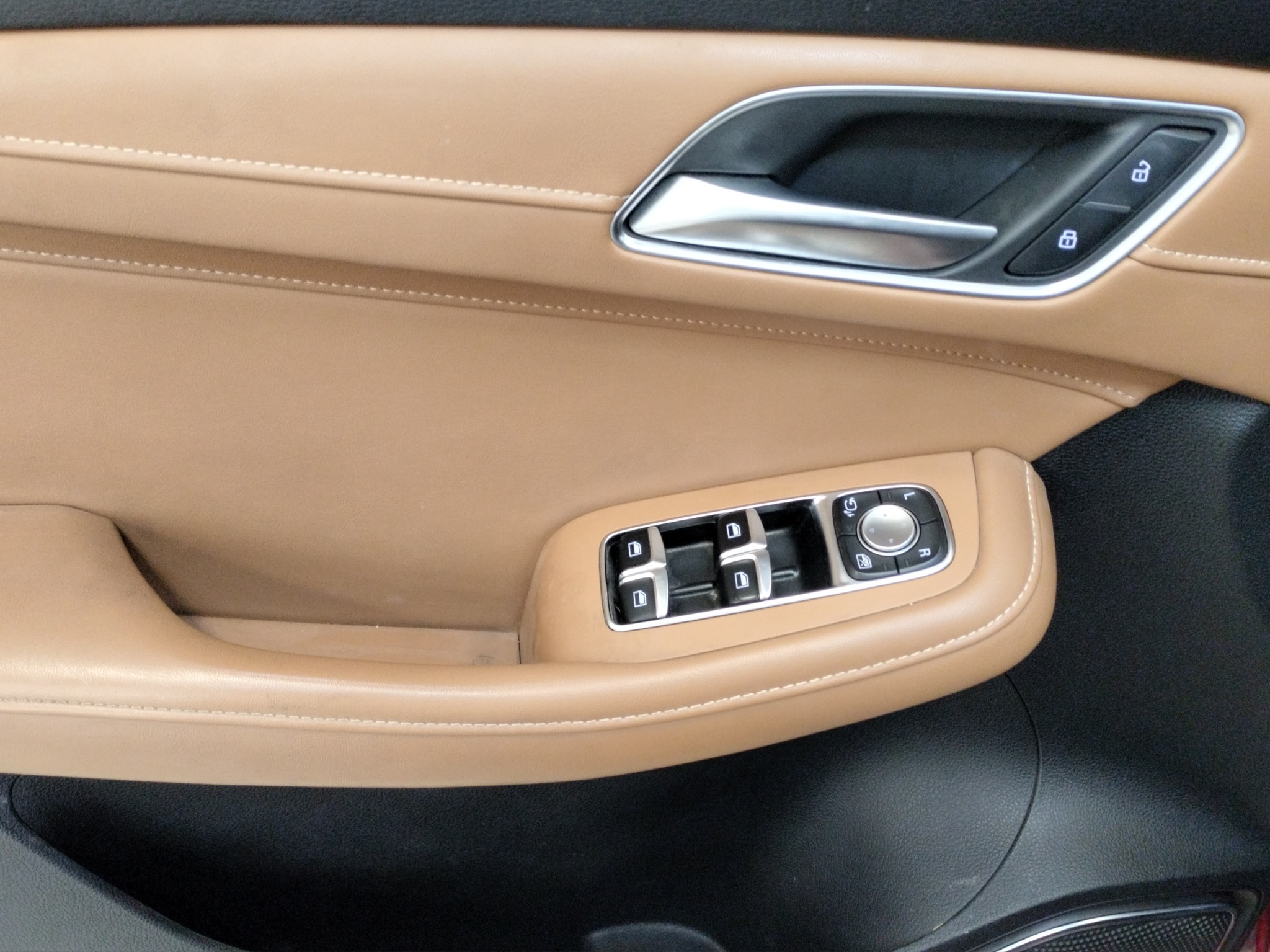 MG HS VUD 5 pts. Excite, 1.5T, TA, piel, TP, RA-18 (línea nueva) 2024