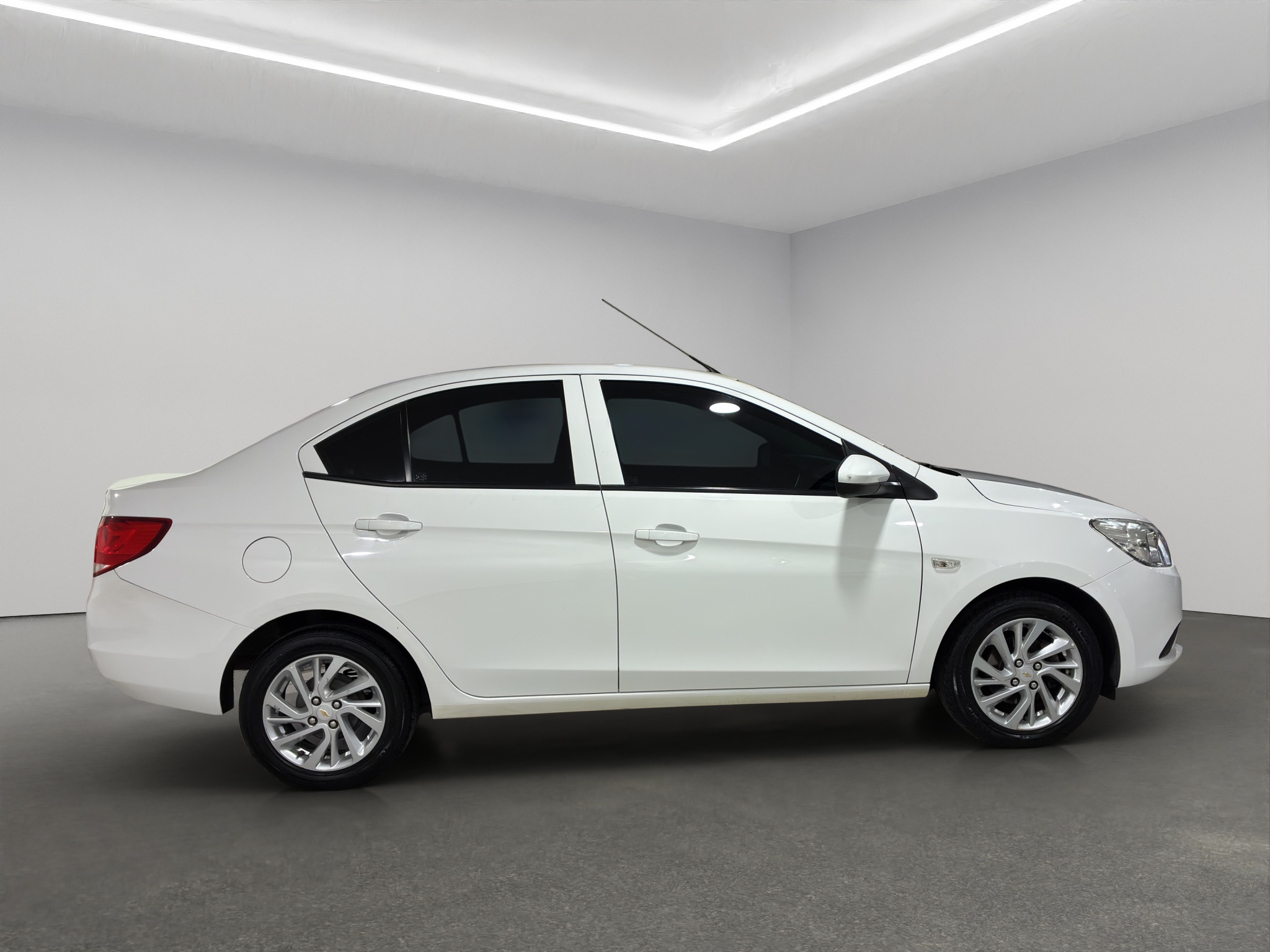 Chevrolet Aveo 4 pts. LT, TM5, a/ac. Aut., f. niebla, RA-15 (línea anterior) 2023