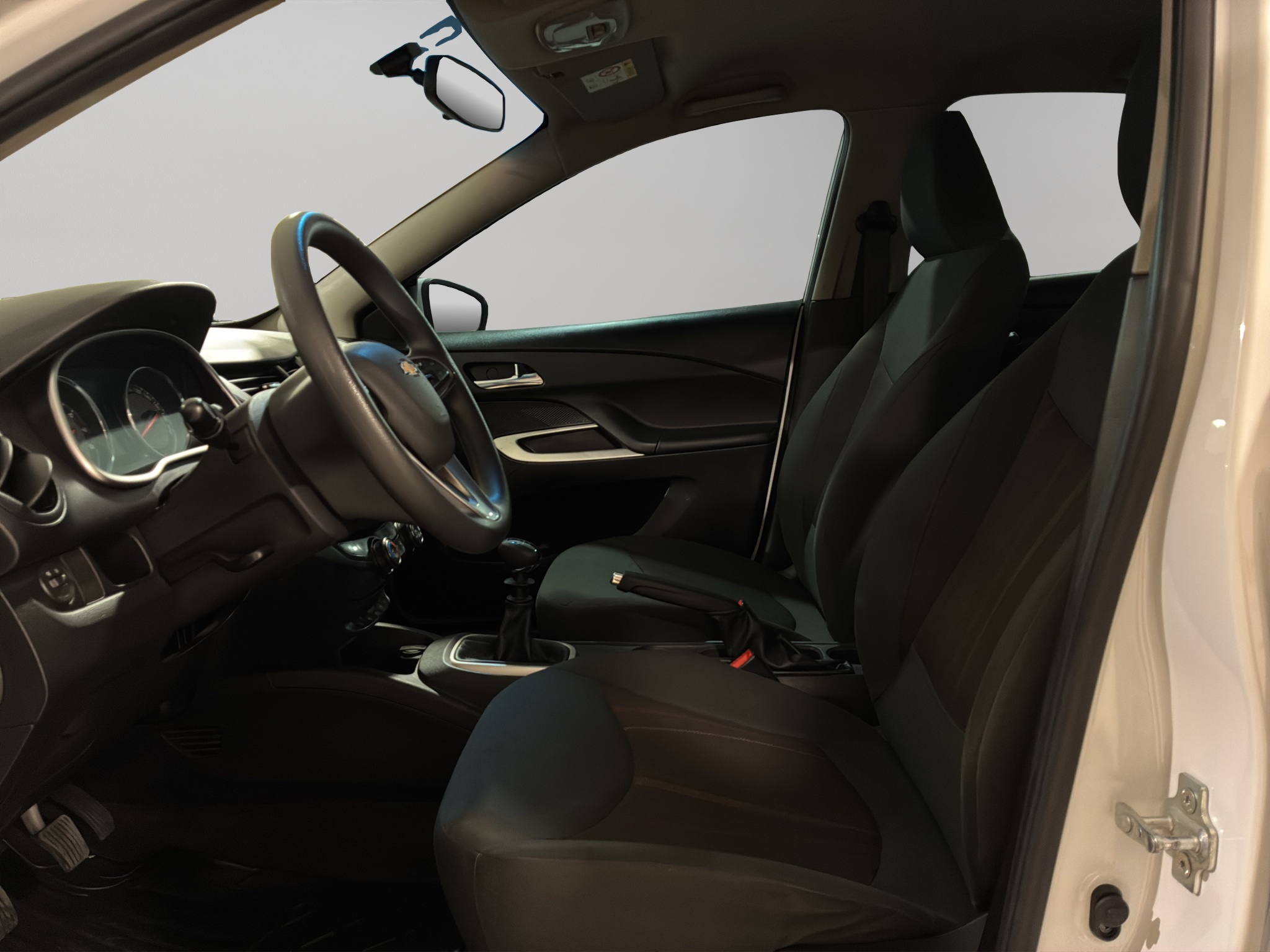 Chevrolet Aveo 4 pts. LT, TM5, a/ac. Aut., f. niebla, RA-15 (línea anterior) 2023