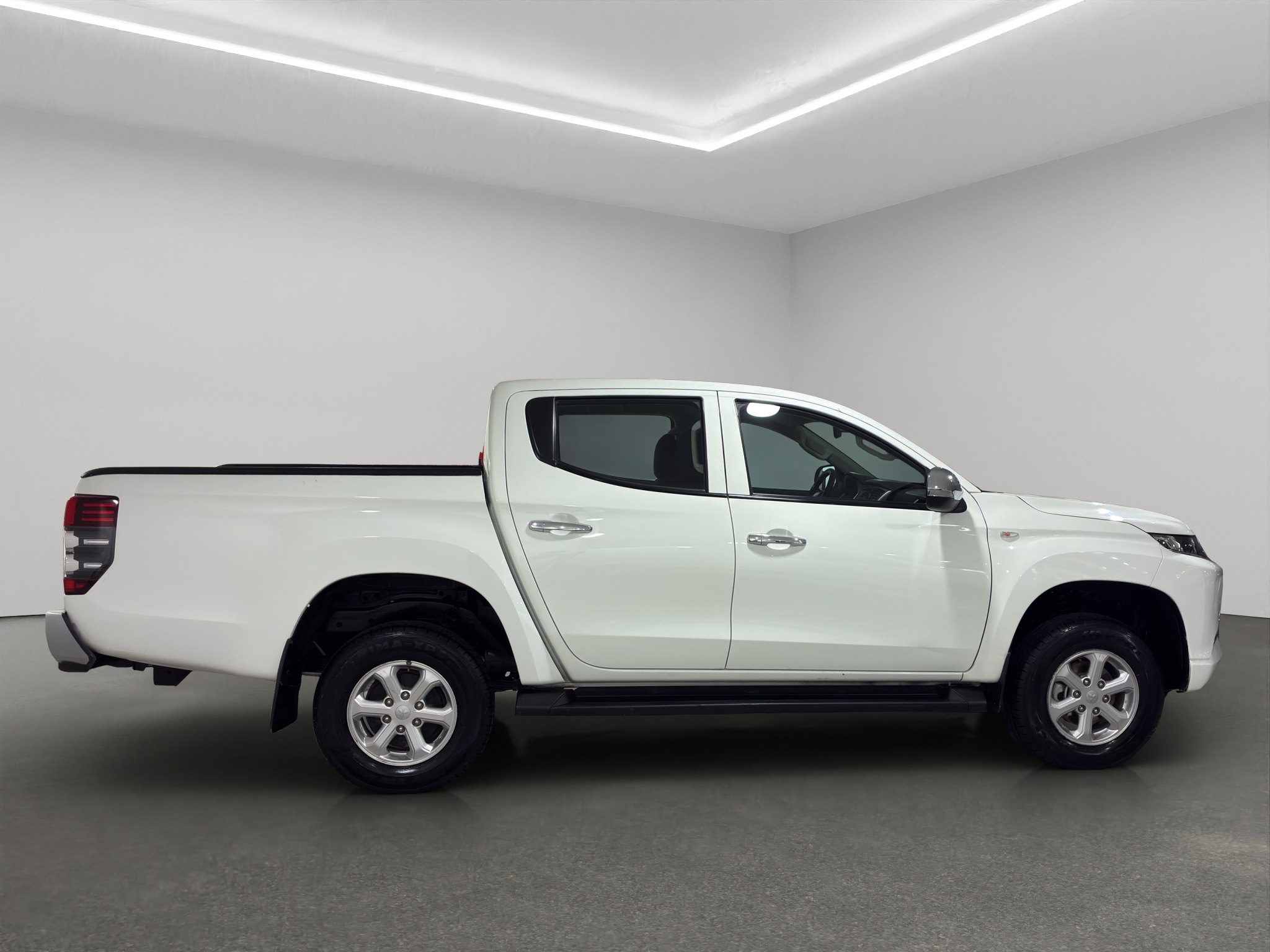 Mitsubishi Comerciales L200 Pick-Up 4 pts. GLX, Doble Cab., 2.4TD, TM5, 4x4 2023