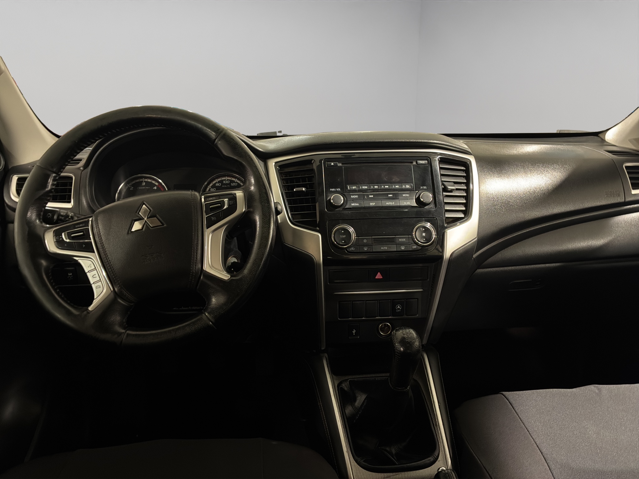 Mitsubishi Comerciales L200 Pick-Up 4 pts. GLX, Doble Cab., 2.4TD, TM5, 4x4 2023