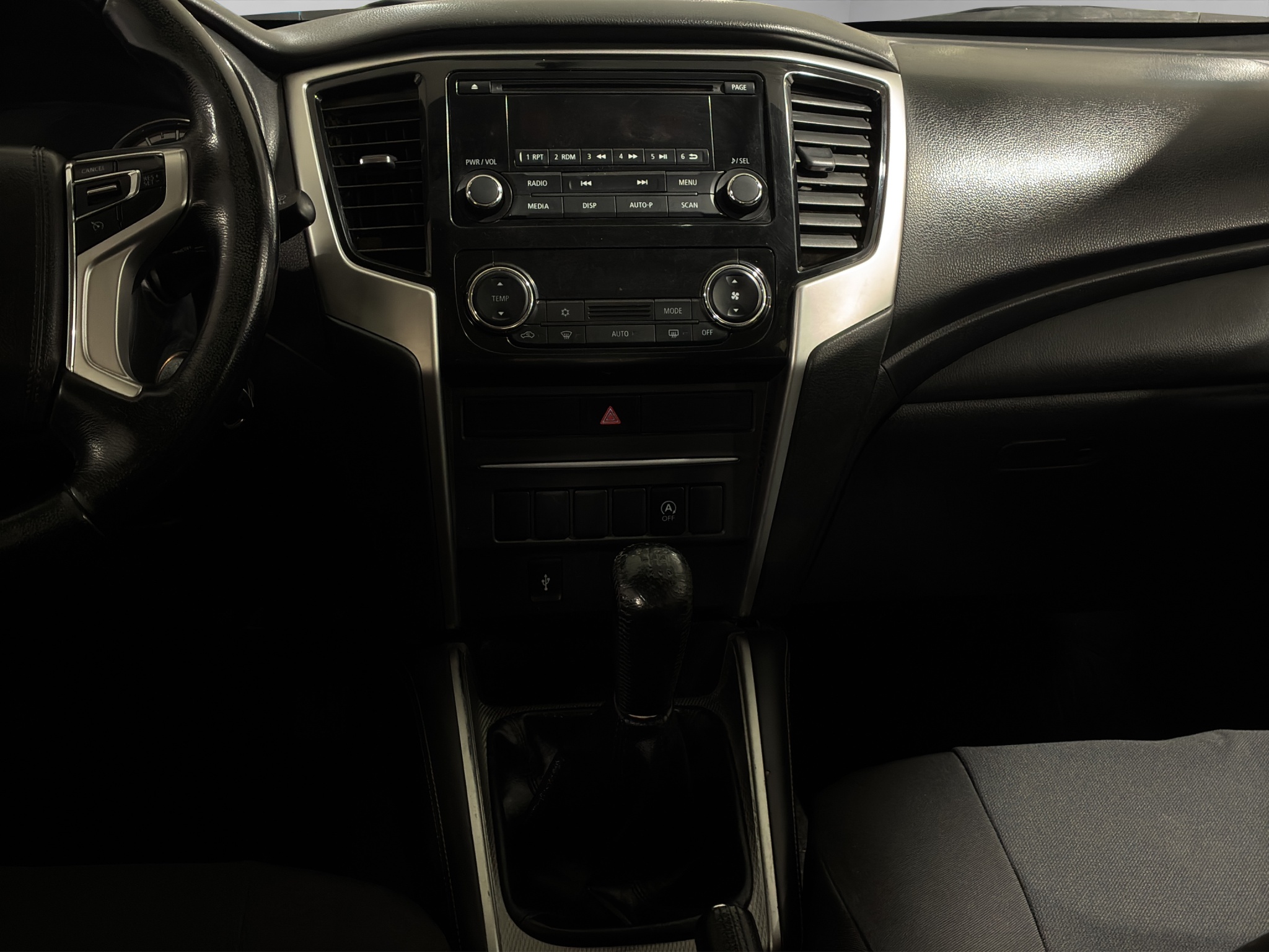 Mitsubishi Comerciales L200 Pick-Up 4 pts. GLX, Doble Cab., 2.4TD, TM5, 4x4 2023