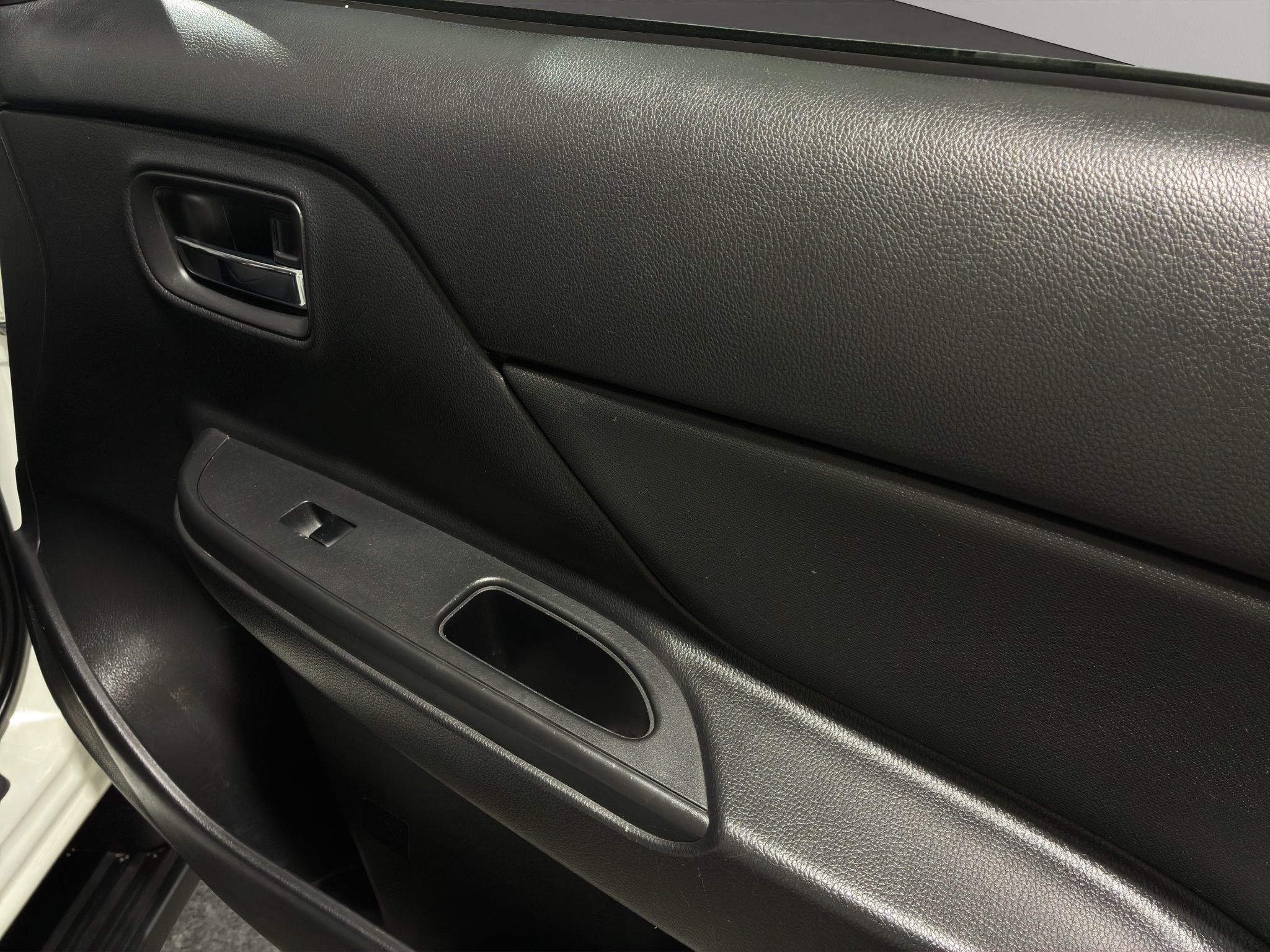 Mitsubishi Comerciales L200 Pick-Up 4 pts. GLX, Doble Cab., 2.4TD, TM5, 4x4 2023