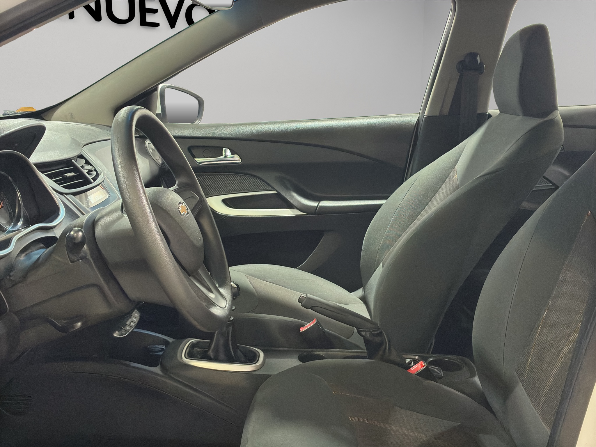 Chevrolet Aveo 4 pts. LS, TM5, a/ac., R-14 2020