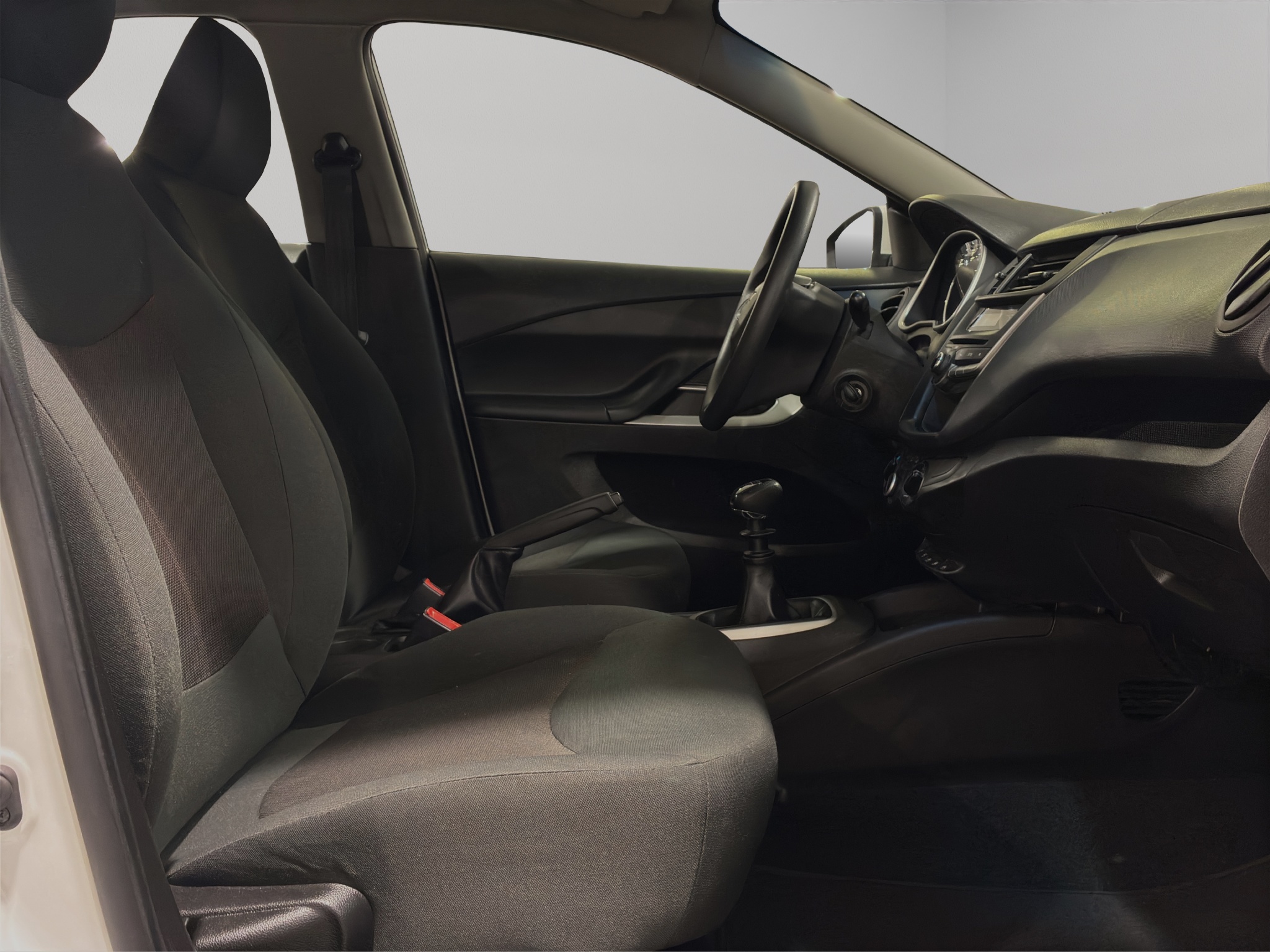 Chevrolet Aveo 4 pts. LS, TM5, a/ac., R-14 2020