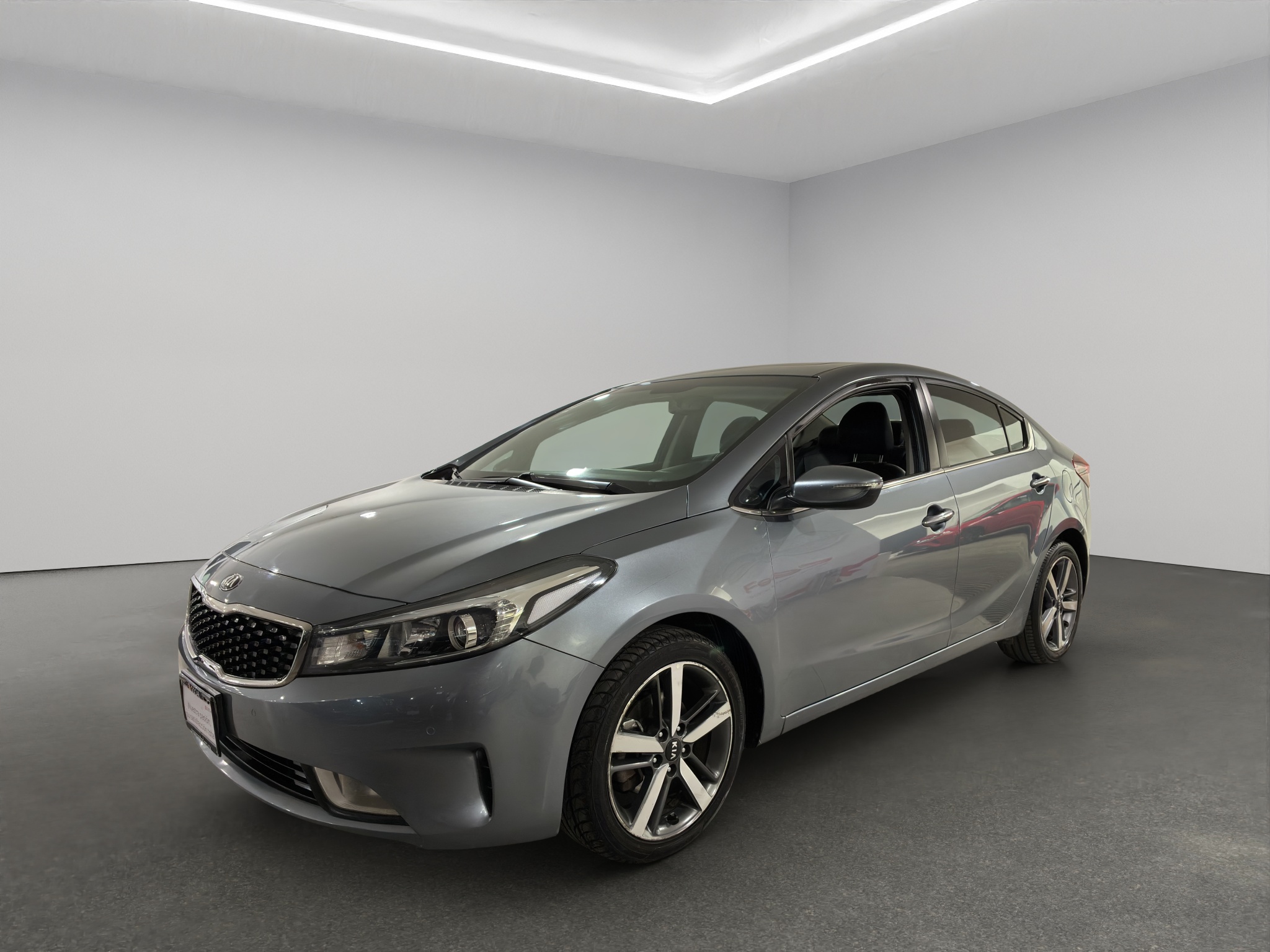 KIA Forte 4 pts. SX, TA, a/ac. Aut., piel, QC, BL, f. niebla, cámara reversa, RA-17 (cambio de línea) 2017