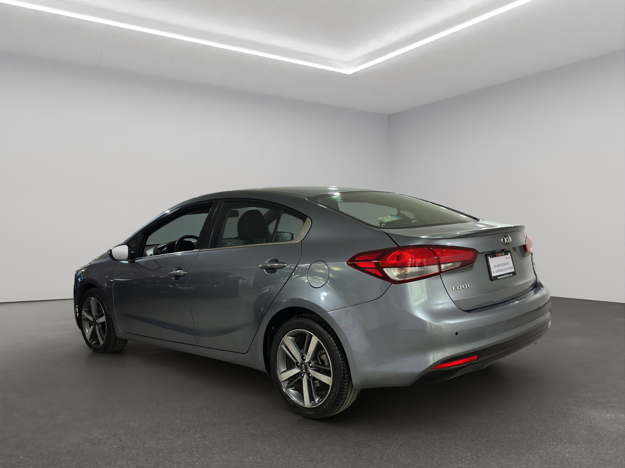 KIA Forte 4 pts. SX, TA, a/ac. Aut., piel, QC, BL, f. niebla, cámara reversa, RA-17 (cambio de línea) 2017