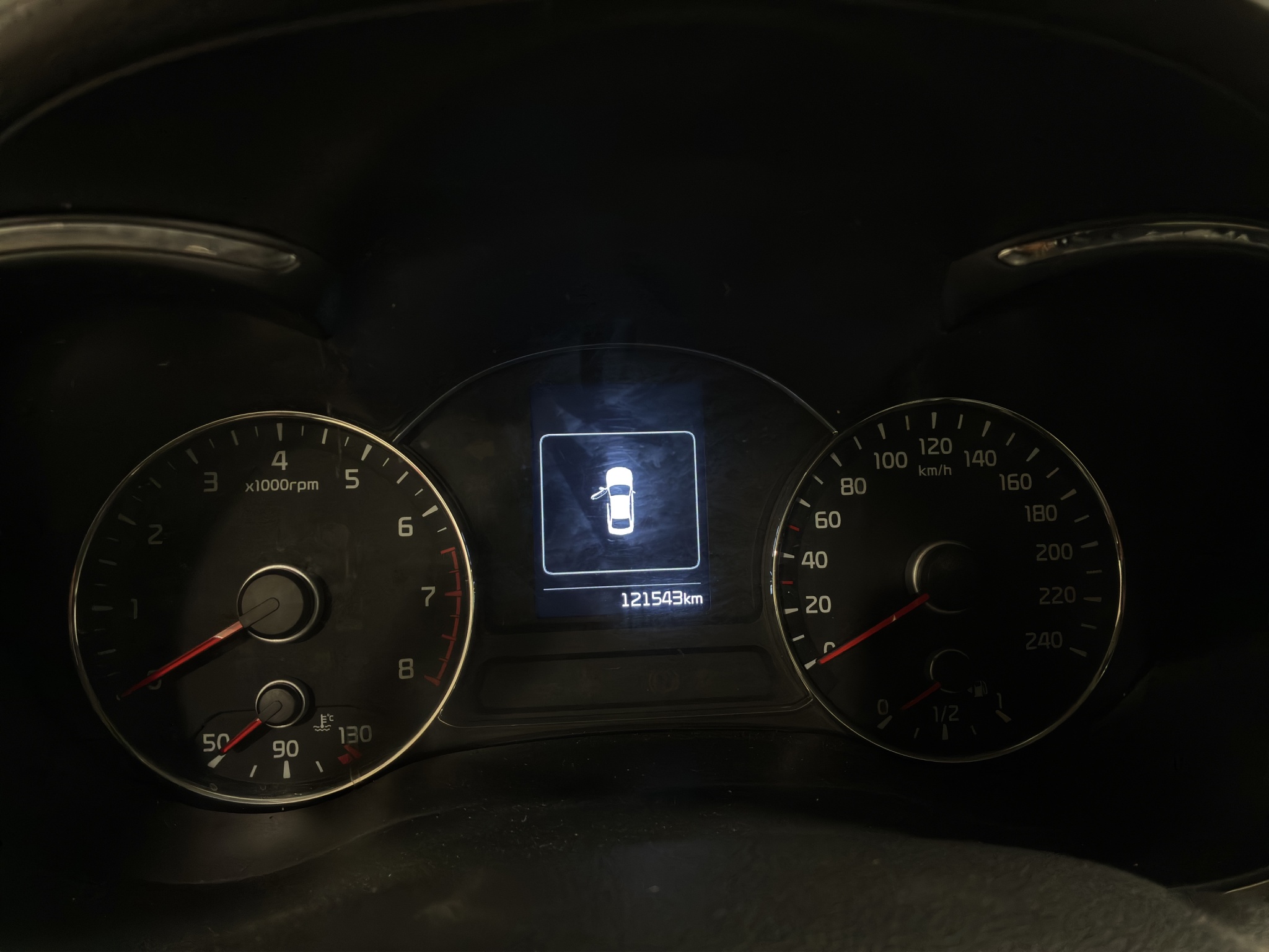 KIA Forte 4 pts. SX, TA, a/ac. Aut., piel, QC, BL, f. niebla, cámara reversa, RA-17 (cambio de línea) 2017