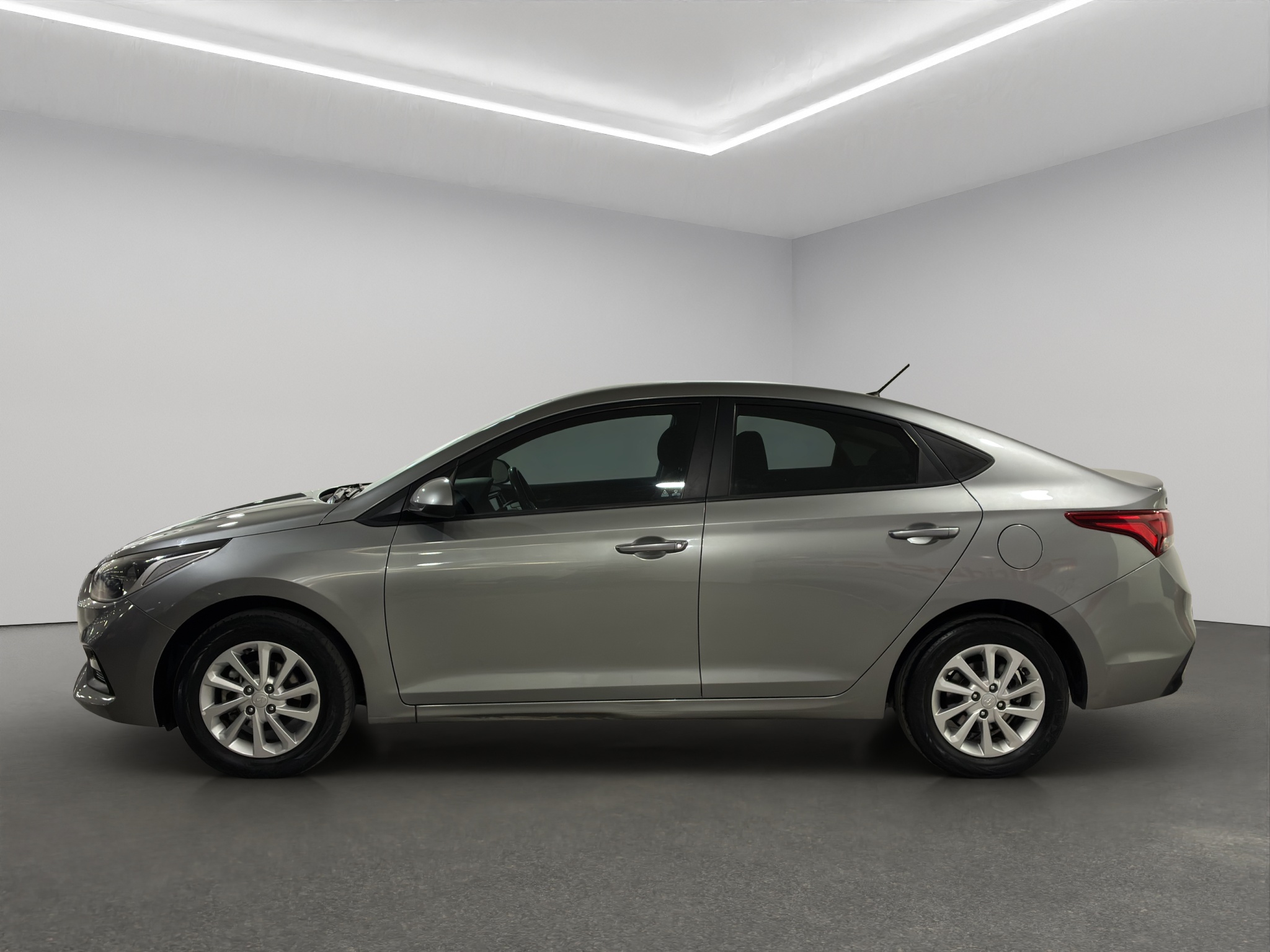 Hyundai Accent 4 pts. GL MID, 1.6l, TM6, a/ac., VE del., cámara reversa, RA-15 2022