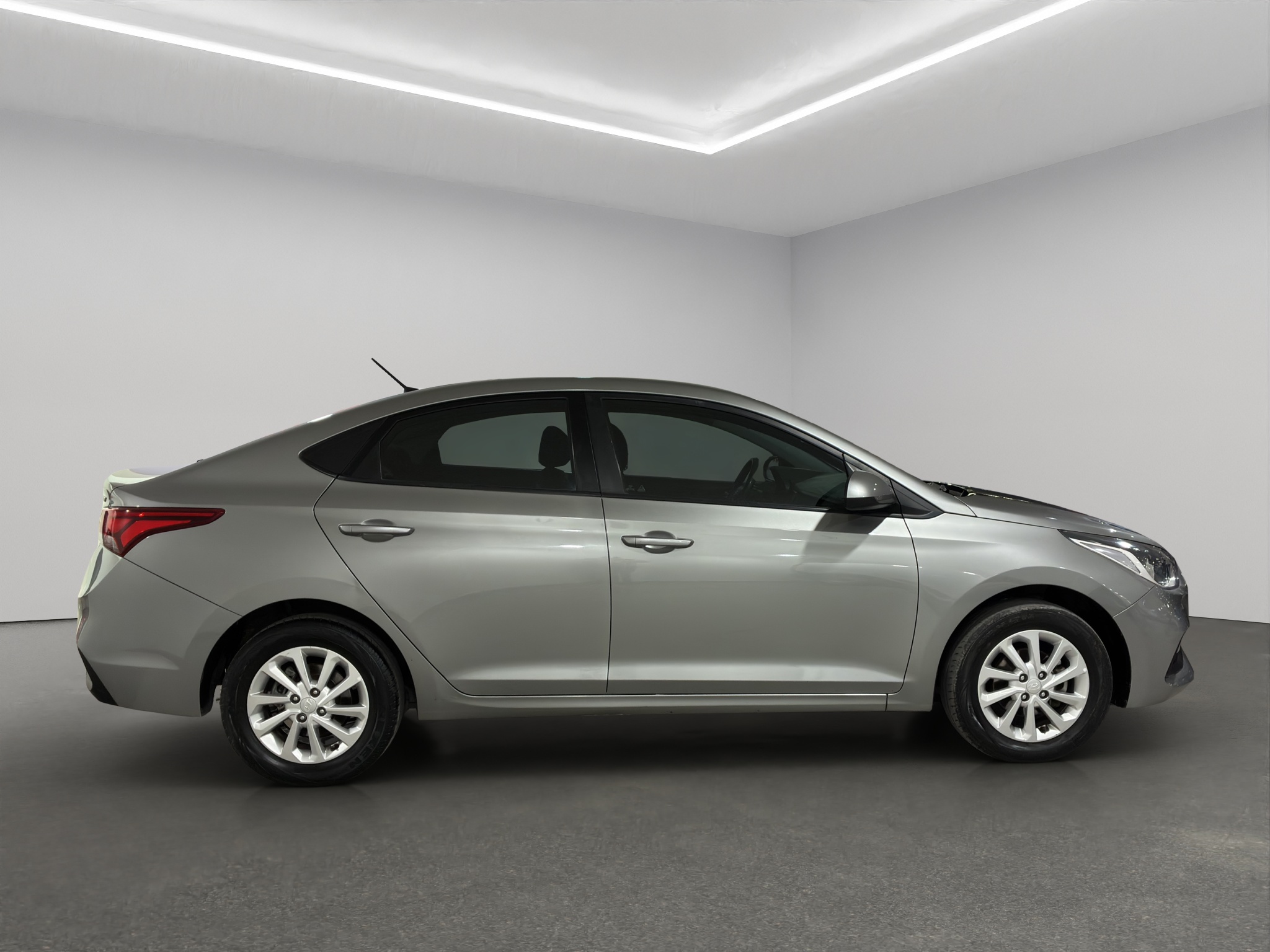 Hyundai Accent 4 pts. GL MID, 1.6l, TM6, a/ac., VE del., cámara reversa, RA-15 2022