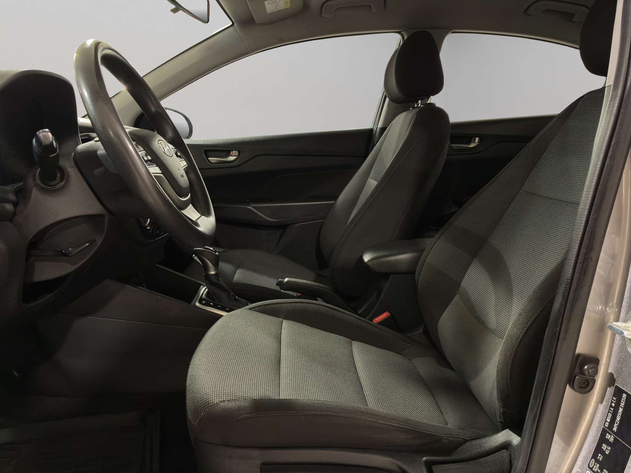 Hyundai Accent 4 pts. GL MID, 1.6l, TM6, a/ac., VE del., cámara reversa, RA-15 2022