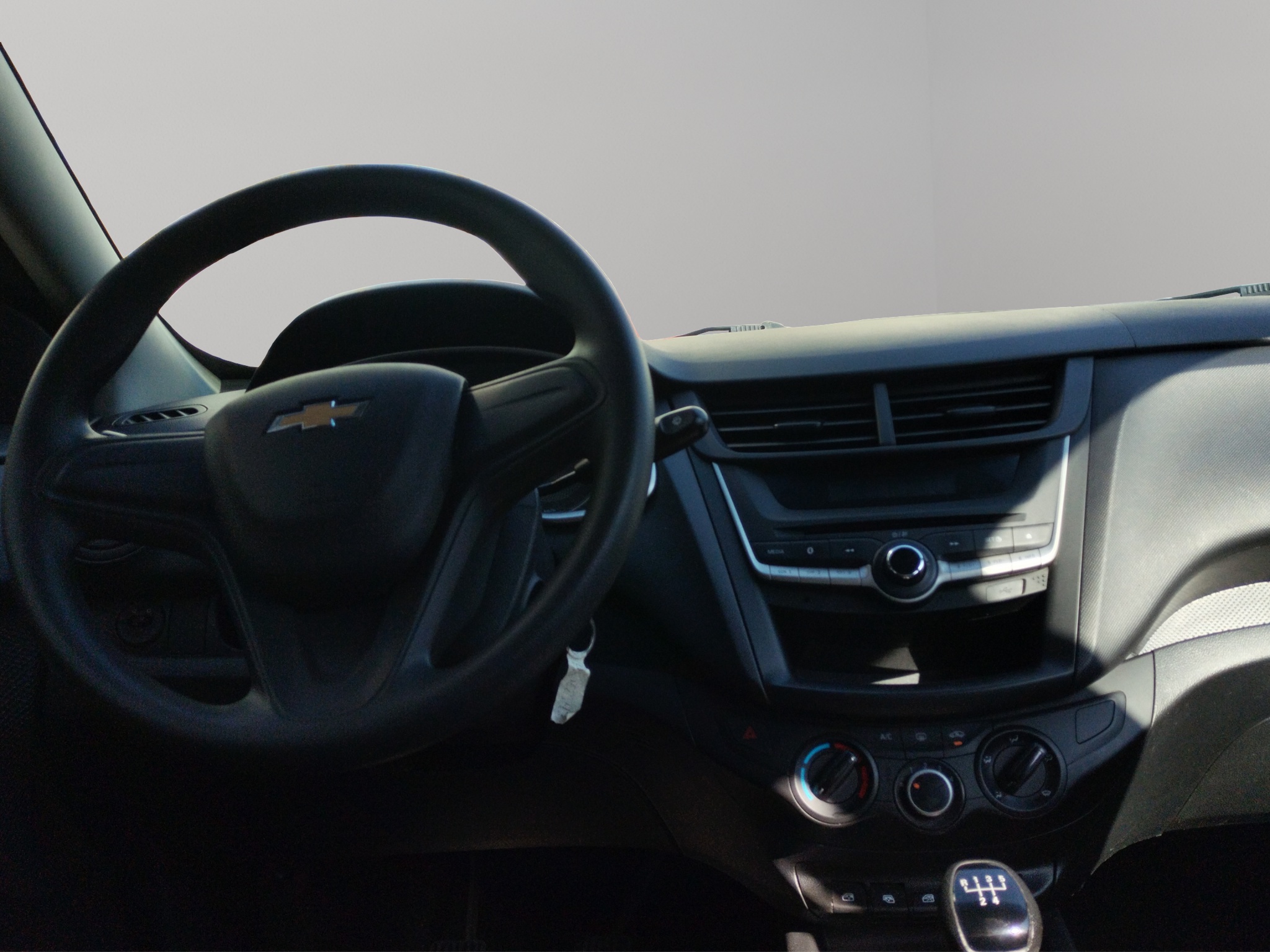 Chevrolet Aveo 4 pts. LS, TM5, a/ac., R-14 2020