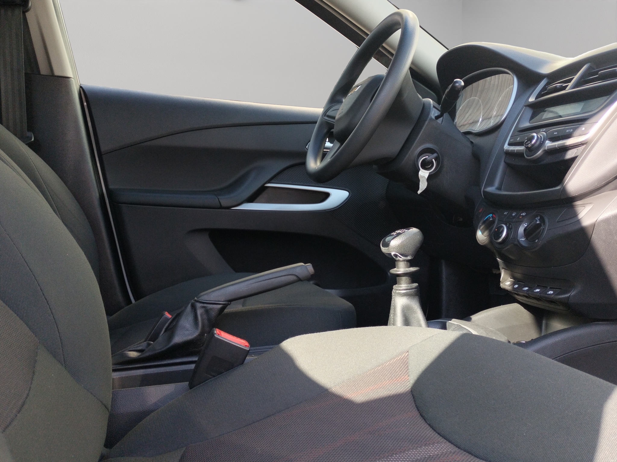 Chevrolet Aveo 4 pts. LS, TM5, a/ac., R-14 2020