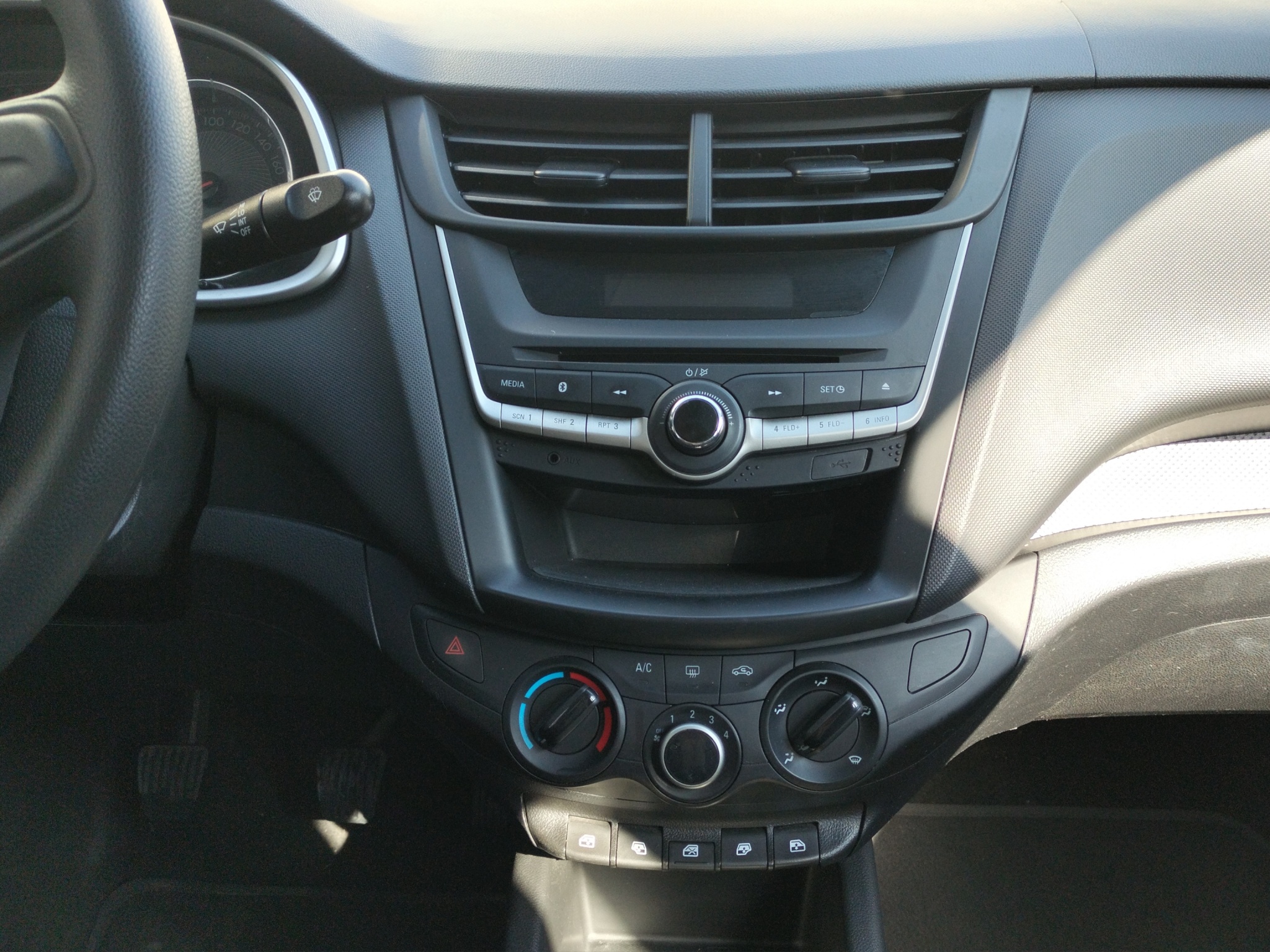 Chevrolet Aveo 4 pts. LS, TM5, a/ac., R-14 2020