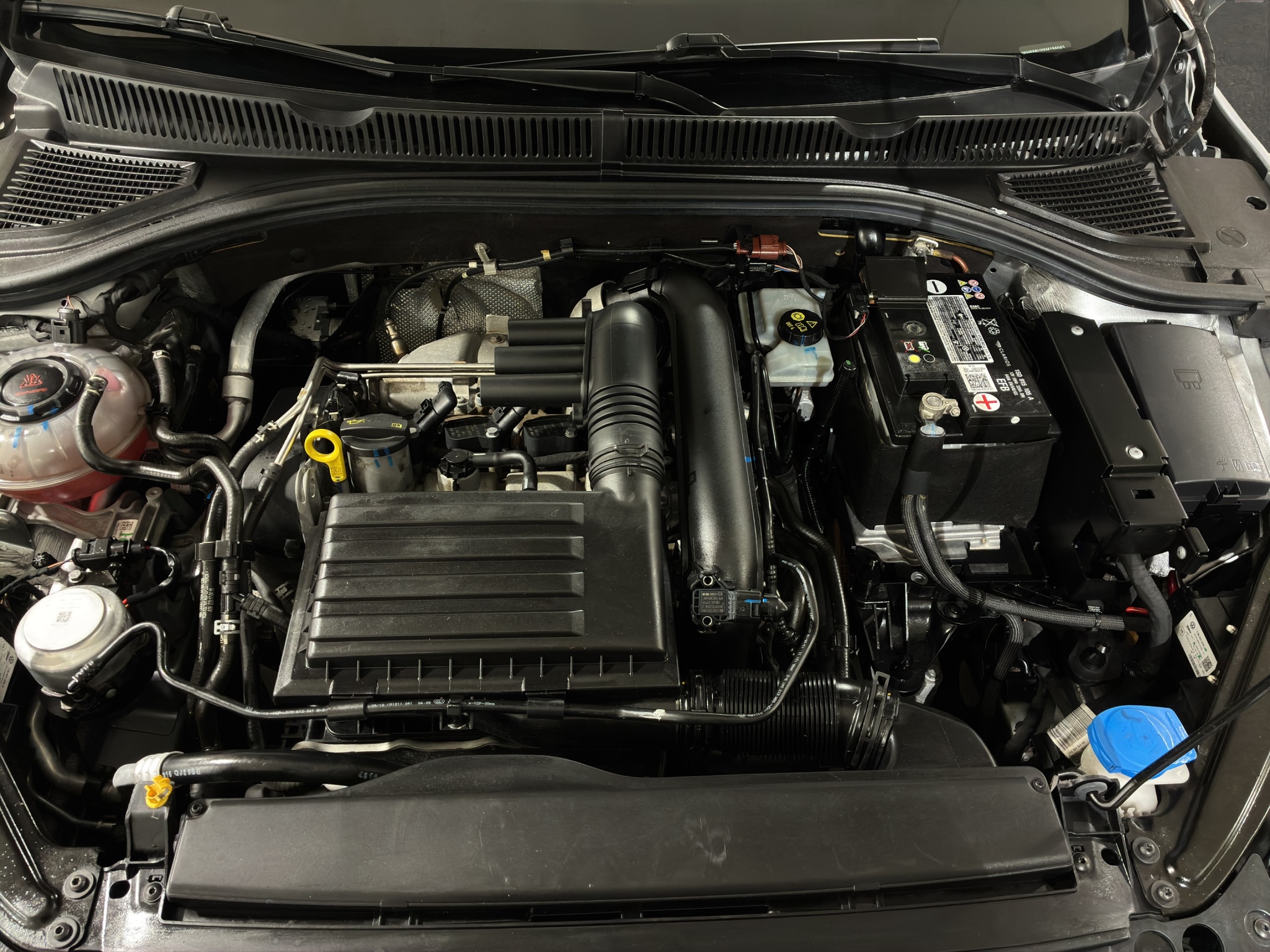 Volkswagen Jetta A7 4 pts. Confortline, 1.4T, TM6, RA-16 2019