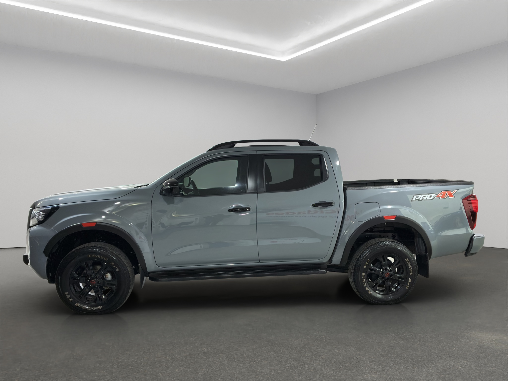 Nissan Comerciales Frontier y NP 300 Frontier Pick-Up 4 pts. Frontier Pro 4x, Doble Cab., L4, 2.5l, TA, a/ac., piel, RA-18, 4x4 2024