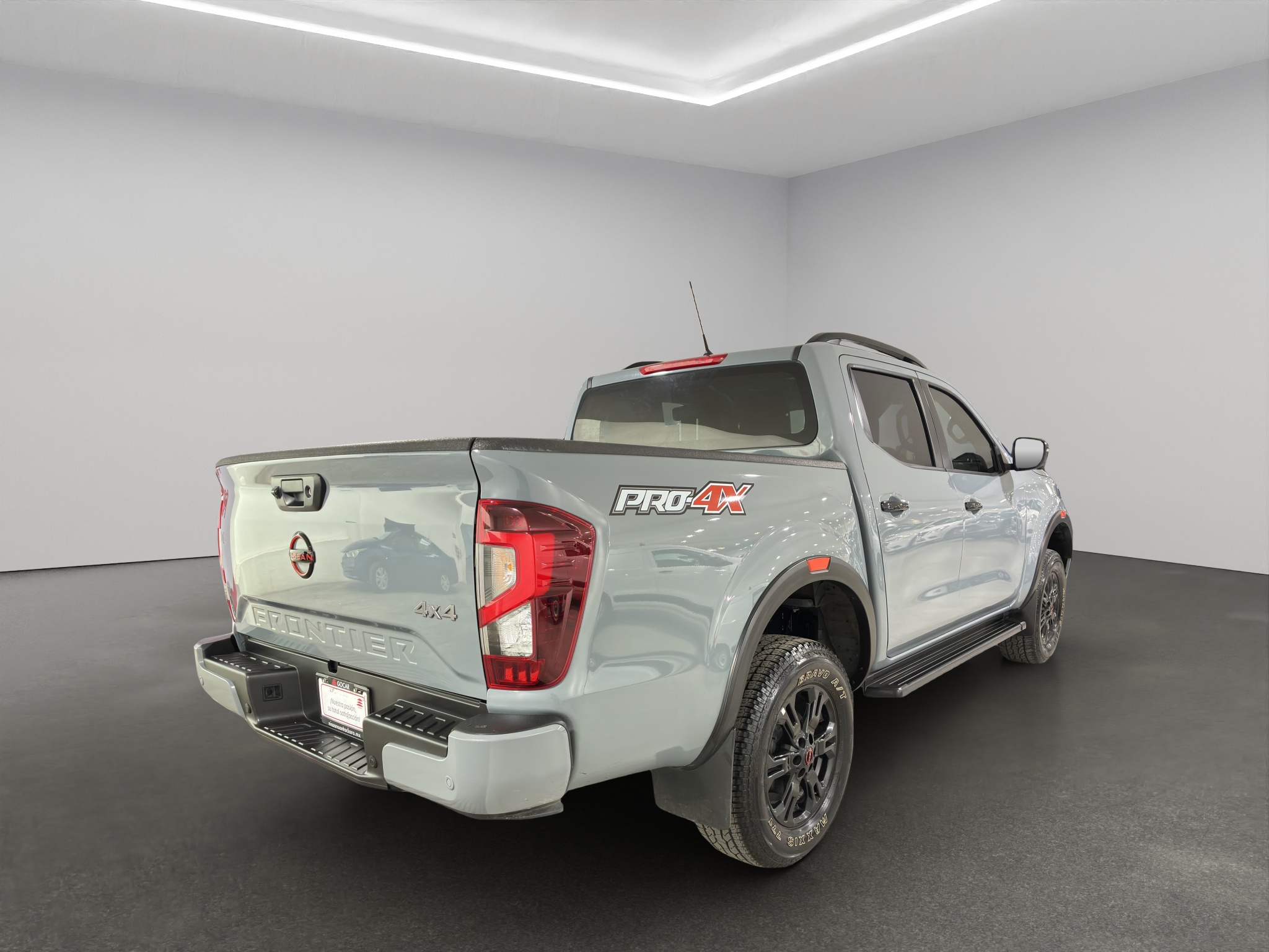 Nissan Comerciales Frontier y NP 300 Frontier Pick-Up 4 pts. Frontier Pro 4x, Doble Cab., L4, 2.5l, TA, a/ac., piel, RA-18, 4x4 2024