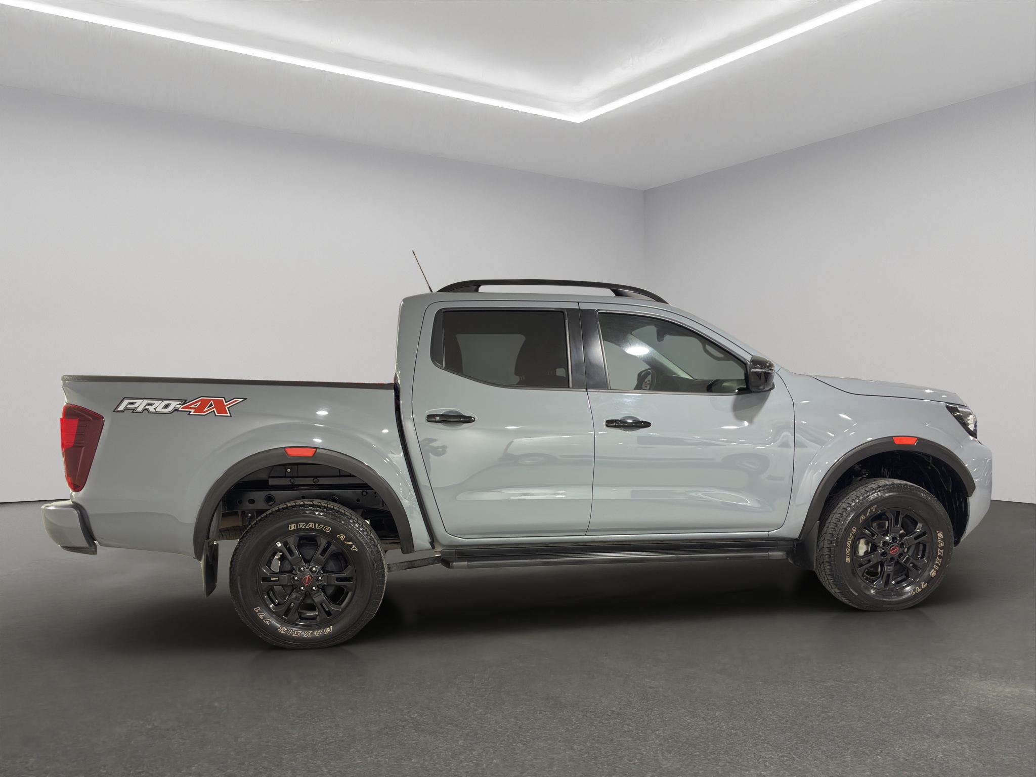 Nissan Comerciales Frontier y NP 300 Frontier Pick-Up 4 pts. Frontier Pro 4x, Doble Cab., L4, 2.5l, TA, a/ac., piel, RA-18, 4x4 2024