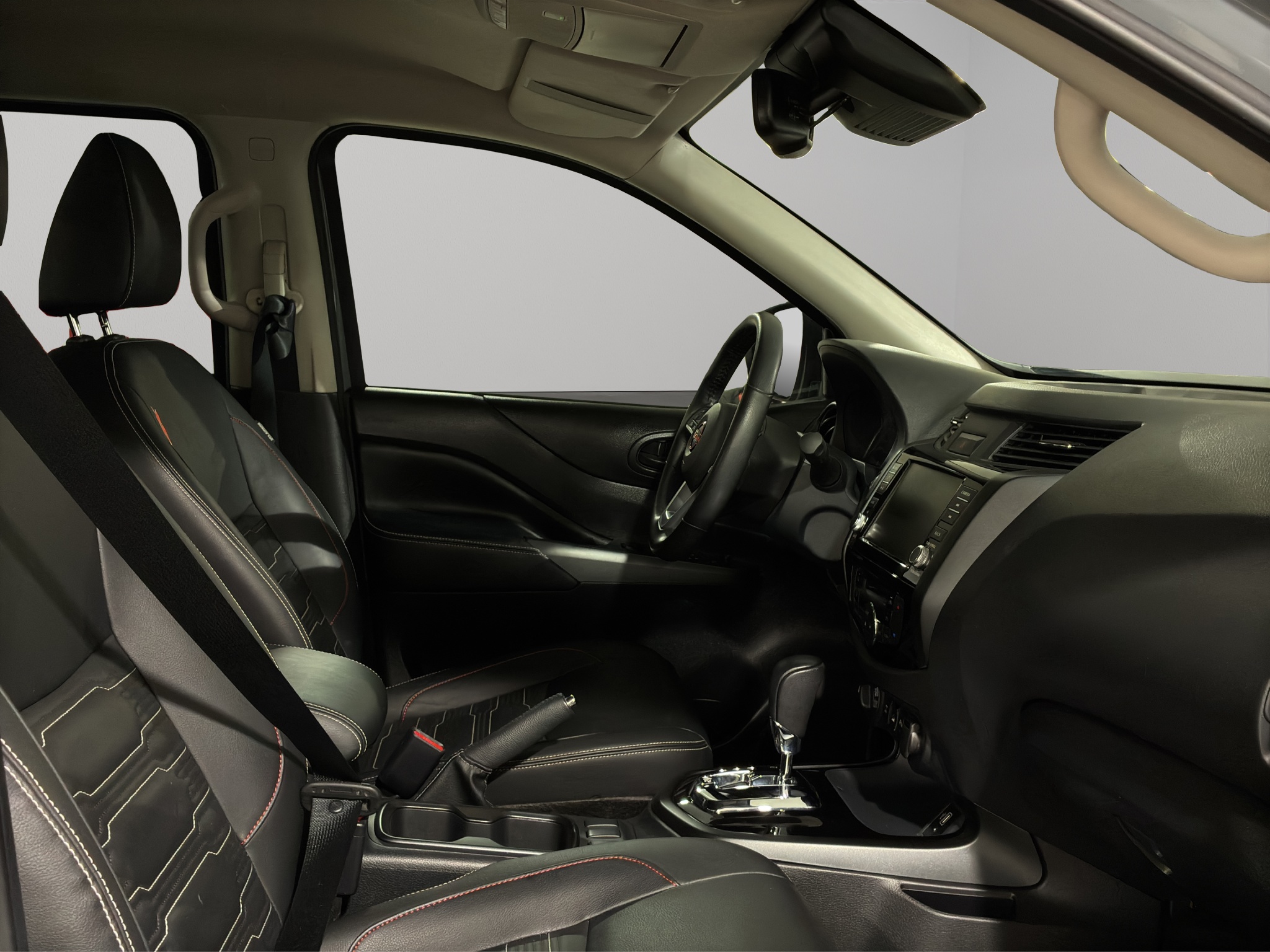 Nissan Comerciales Frontier y NP 300 Frontier Pick-Up 4 pts. Frontier Pro 4x, Doble Cab., L4, 2.5l, TA, a/ac., piel, RA-18, 4x4 2024