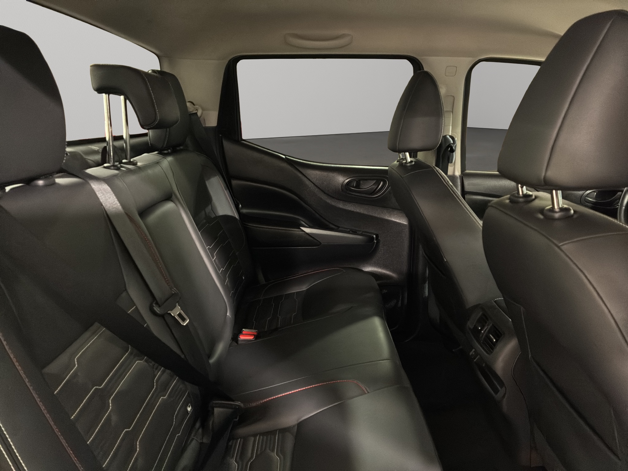 Nissan Comerciales Frontier y NP 300 Frontier Pick-Up 4 pts. Frontier Pro 4x, Doble Cab., L4, 2.5l, TA, a/ac., piel, RA-18, 4x4 2024