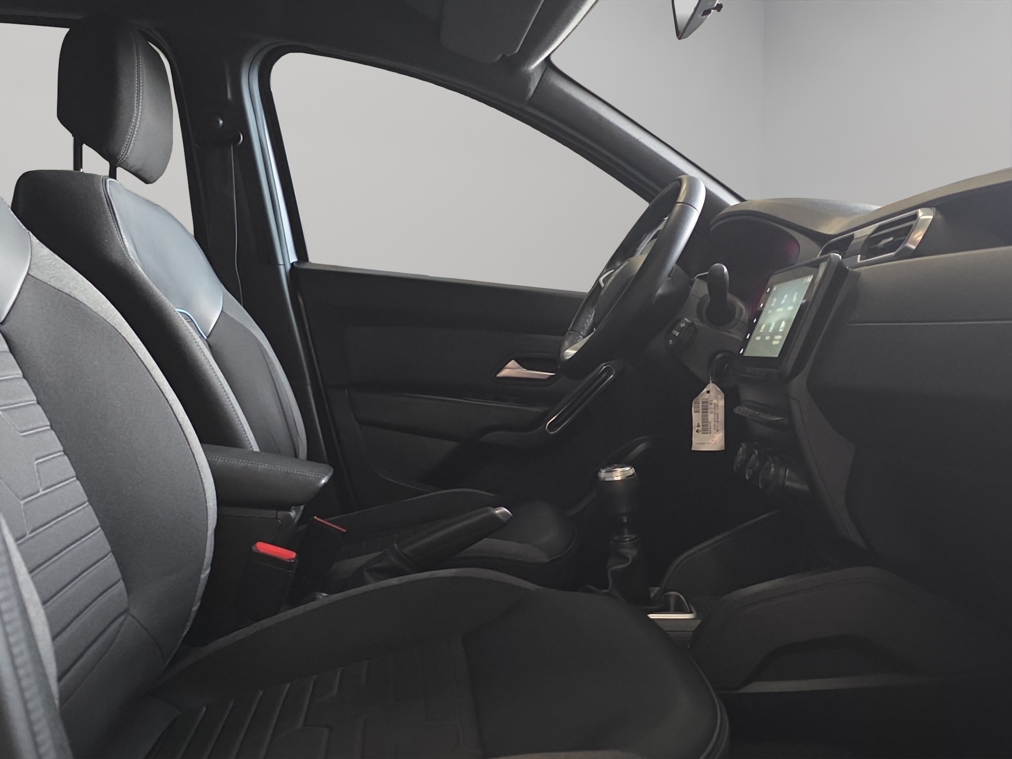 Renault Duster  5 pts. Intens, 1.6l, TM6, a/ac., RA-16 2025