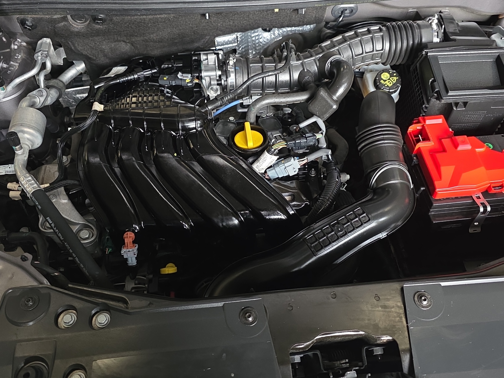 Renault Duster  5 pts. Intens, 1.6l, TM6, a/ac., RA-16 2025