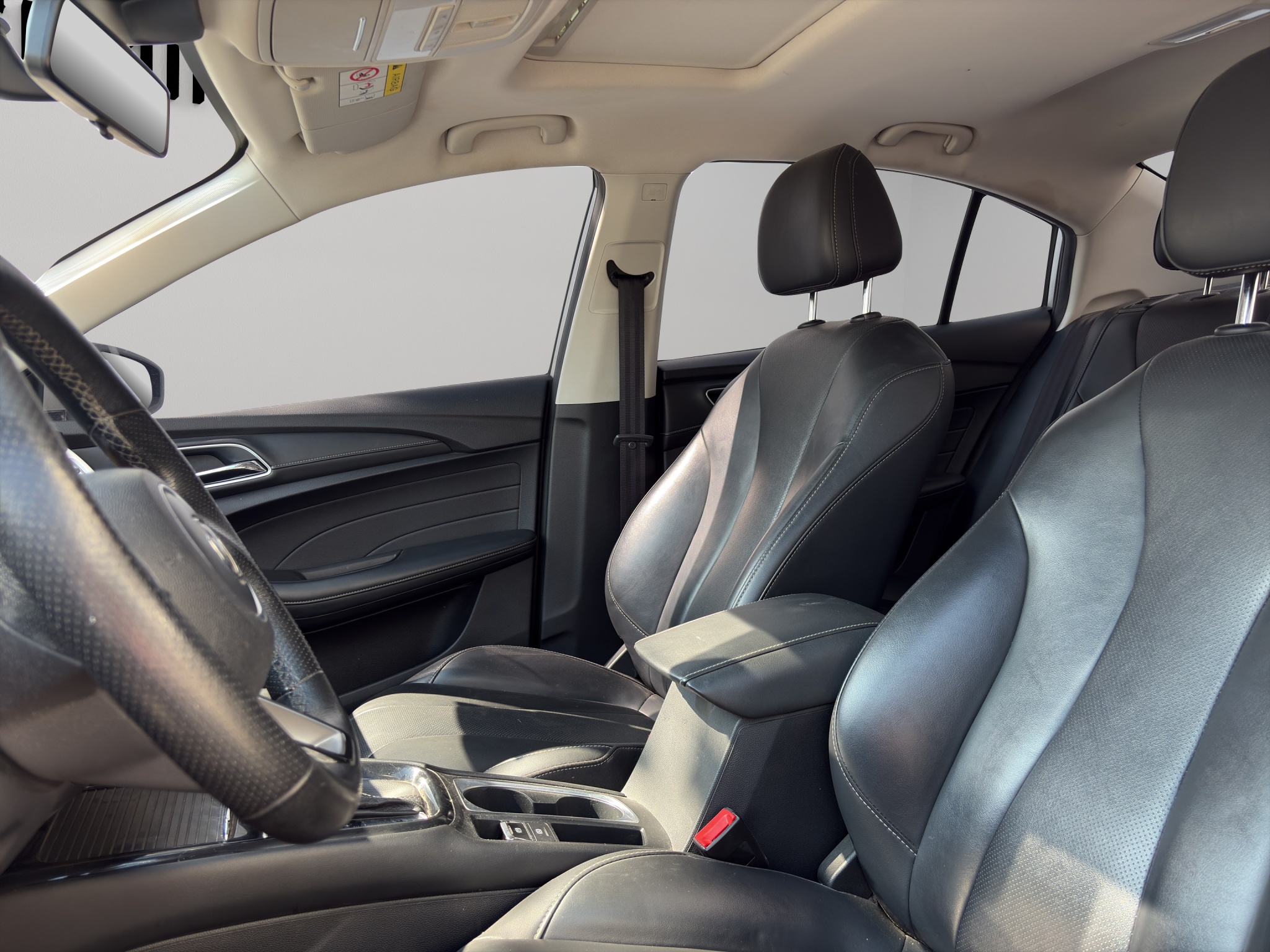 MG MG5 4 pts. Elegance, 1.5l, TM5, VE, piel, QC, RA-16 (línea anterior) 2024