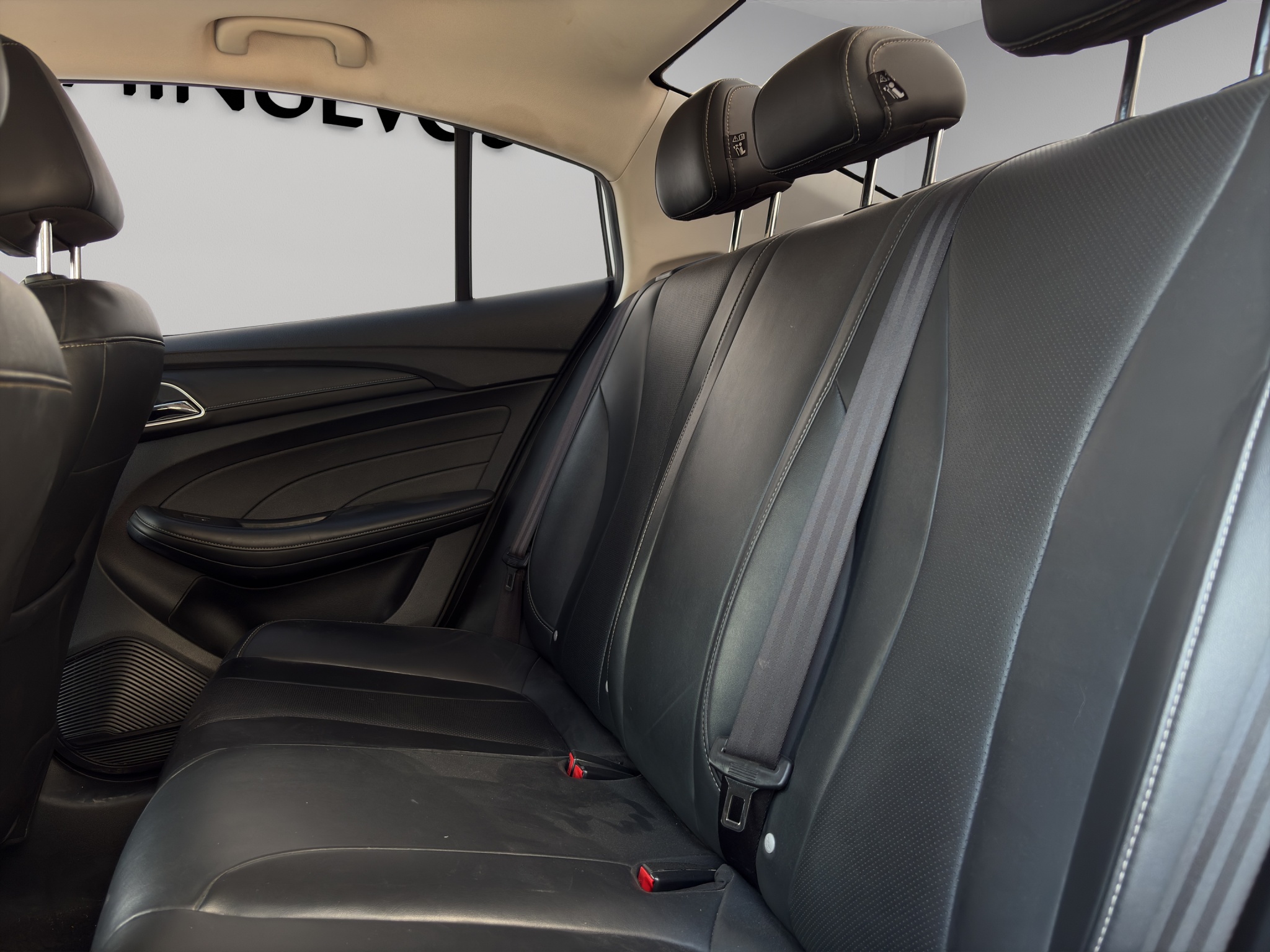 MG MG5 4 pts. Elegance, 1.5l, TM5, VE, piel, QC, RA-16 (línea anterior) 2024