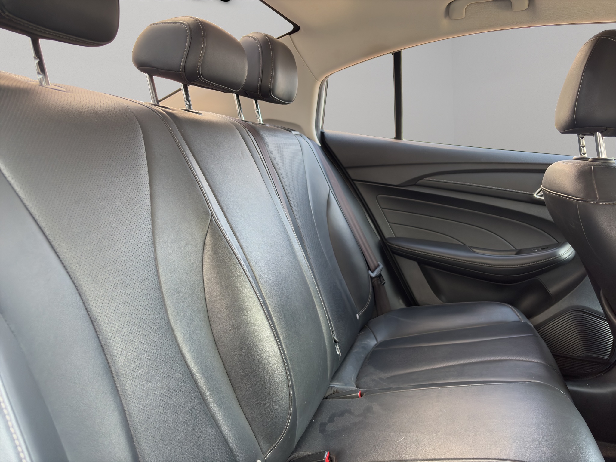 MG MG5 4 pts. Elegance, 1.5l, TM5, VE, piel, QC, RA-16 (línea anterior) 2024