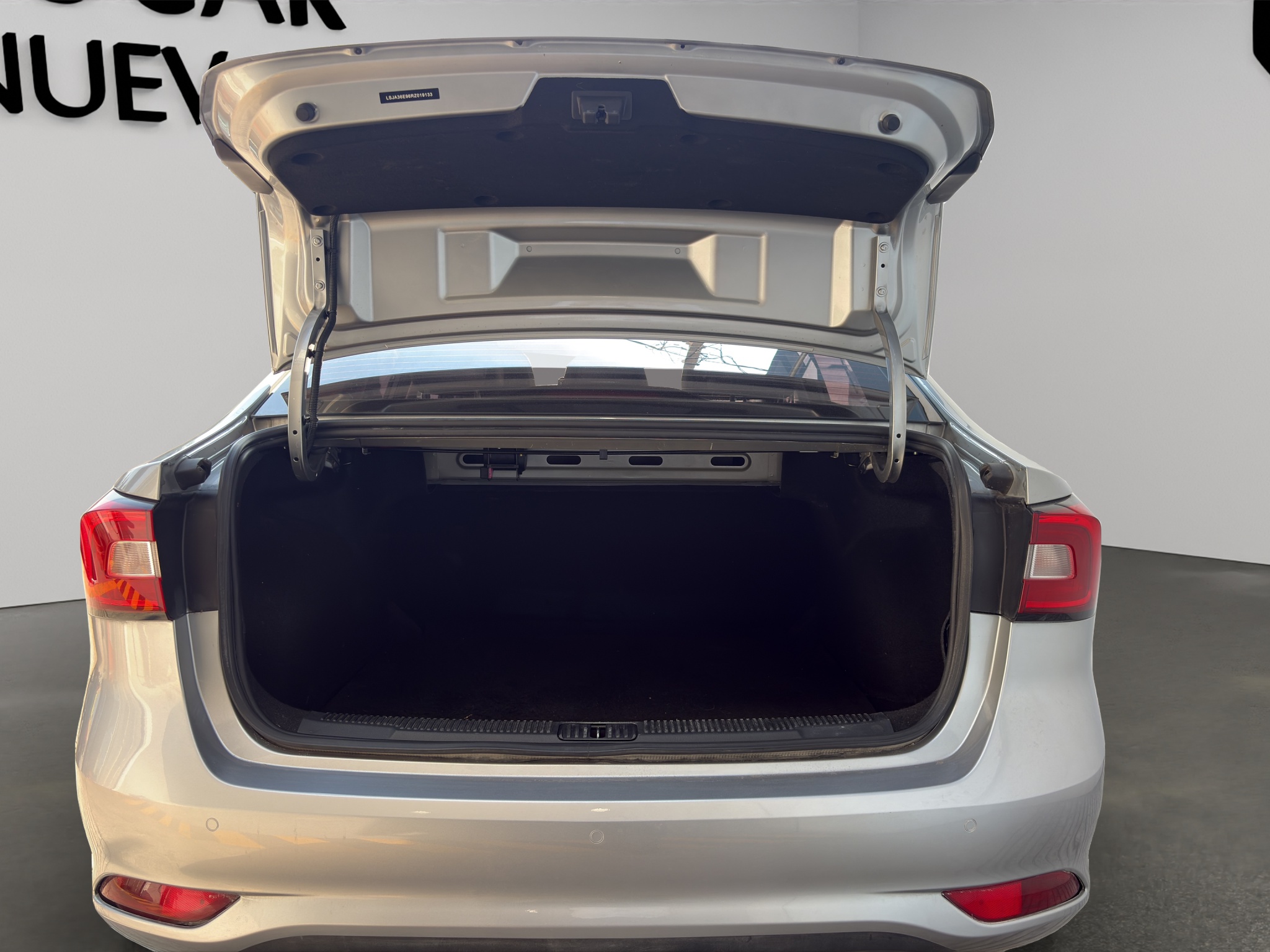 MG MG5 4 pts. Elegance, 1.5l, TM5, VE, piel, QC, RA-16 (línea anterior) 2024