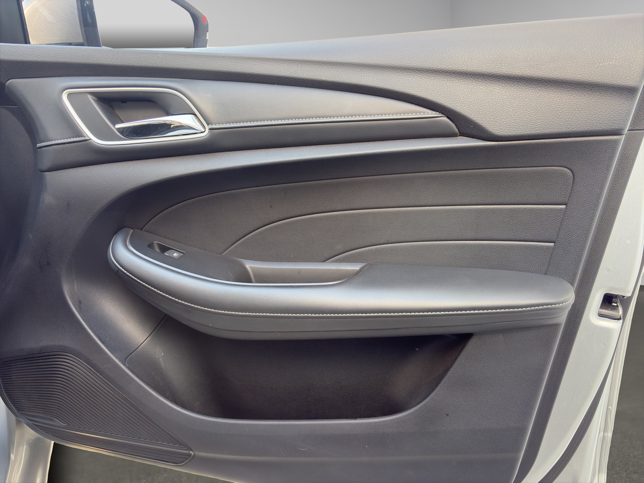 MG MG5 4 pts. Elegance, 1.5l, TM5, VE, piel, QC, RA-16 (línea anterior) 2024